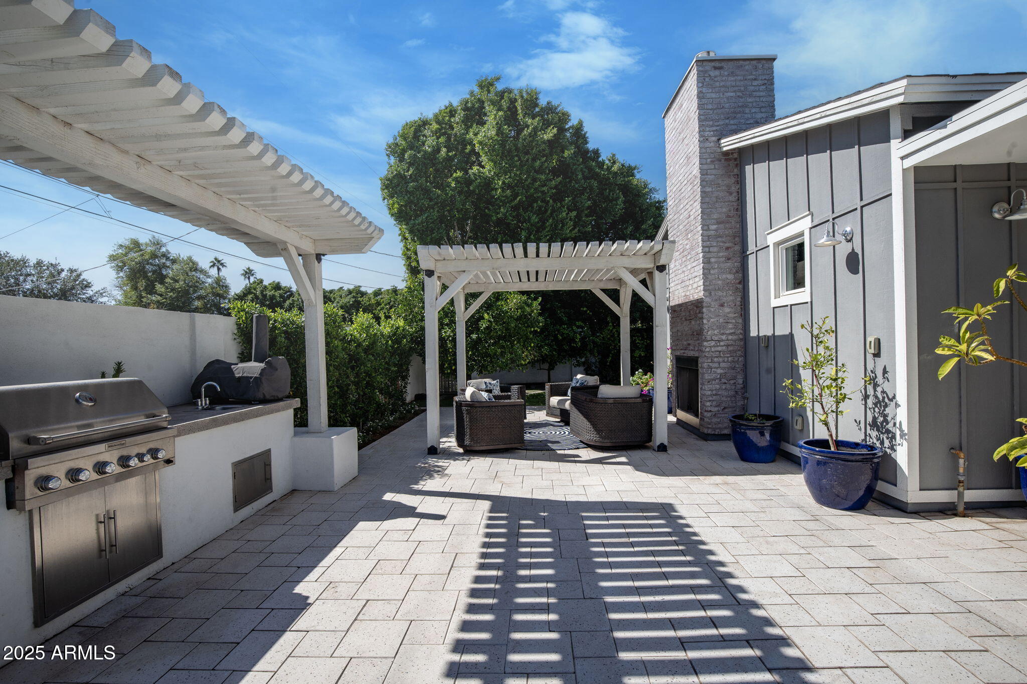 4933 E WHITTON Avenue