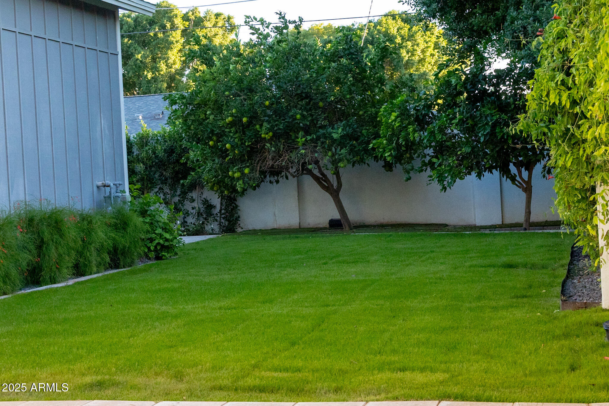 4933 E WHITTON Avenue