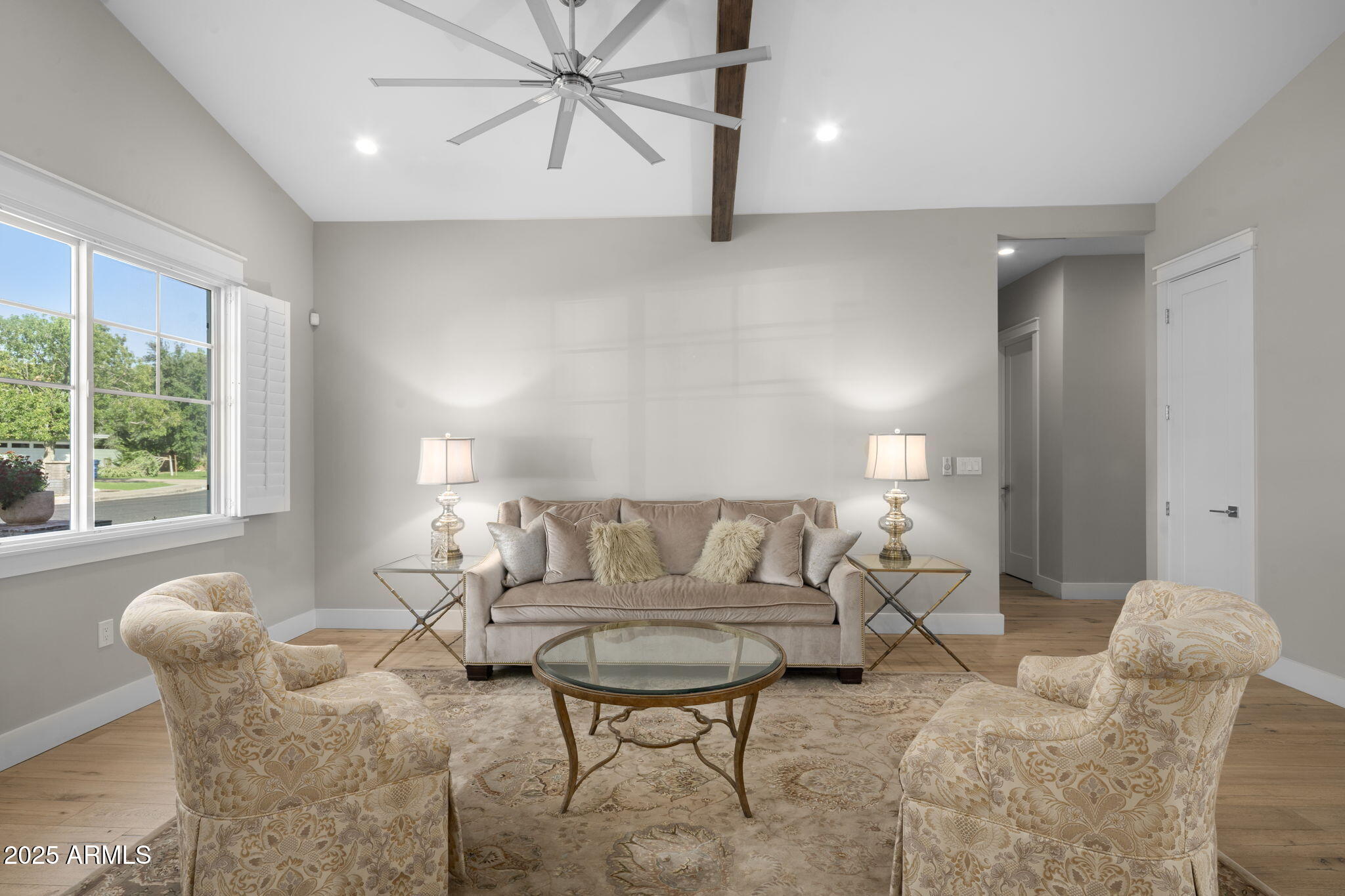 4933 E WHITTON Avenue