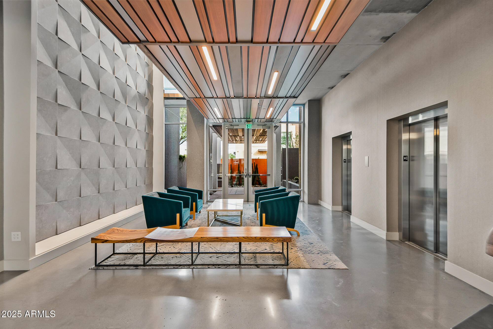 5455 E LINCOLN Drive, 2021