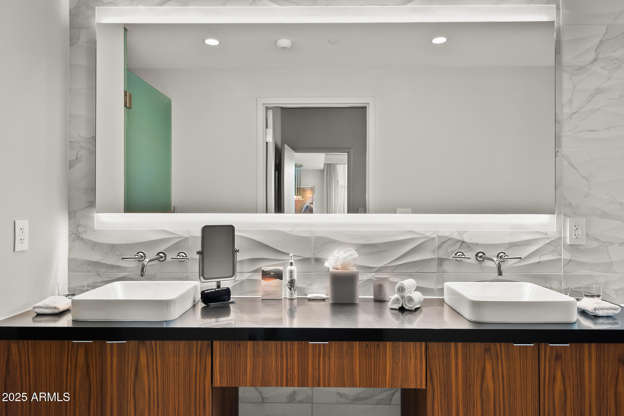 5455 E LINCOLN Drive, 2021