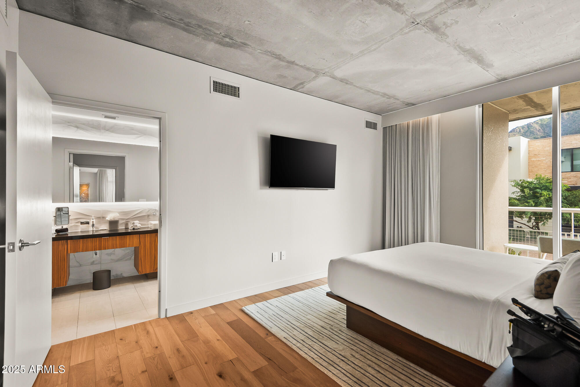 5455 E LINCOLN Drive, 2021