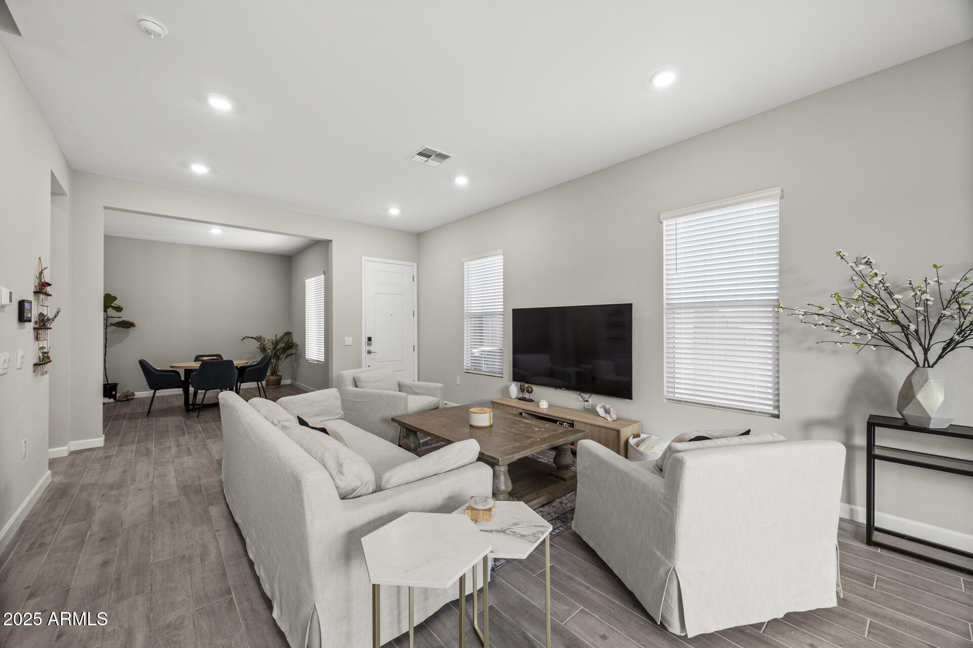 5018 E Hartford Avenue