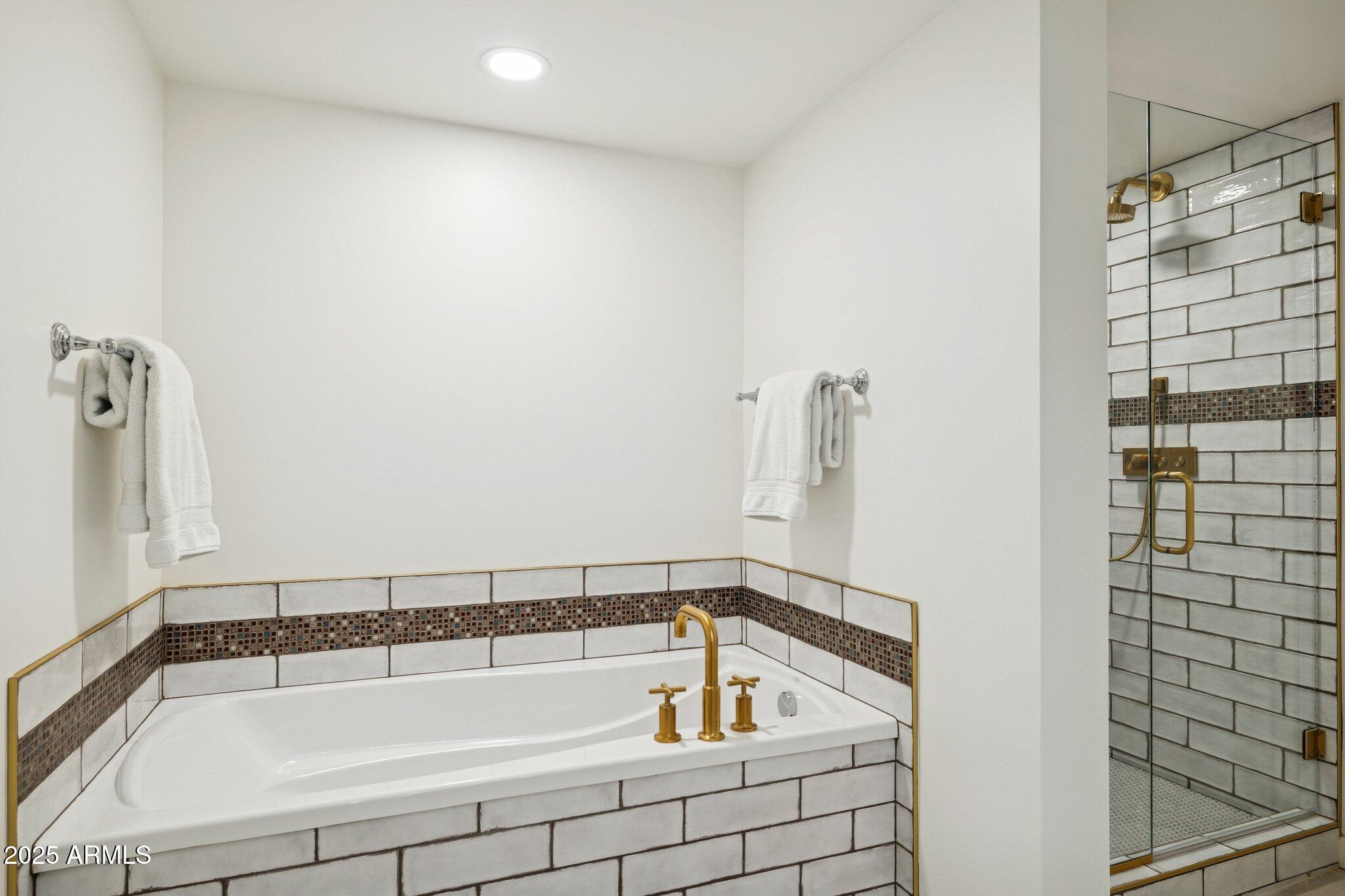 6803 E MAIN Street, 4413