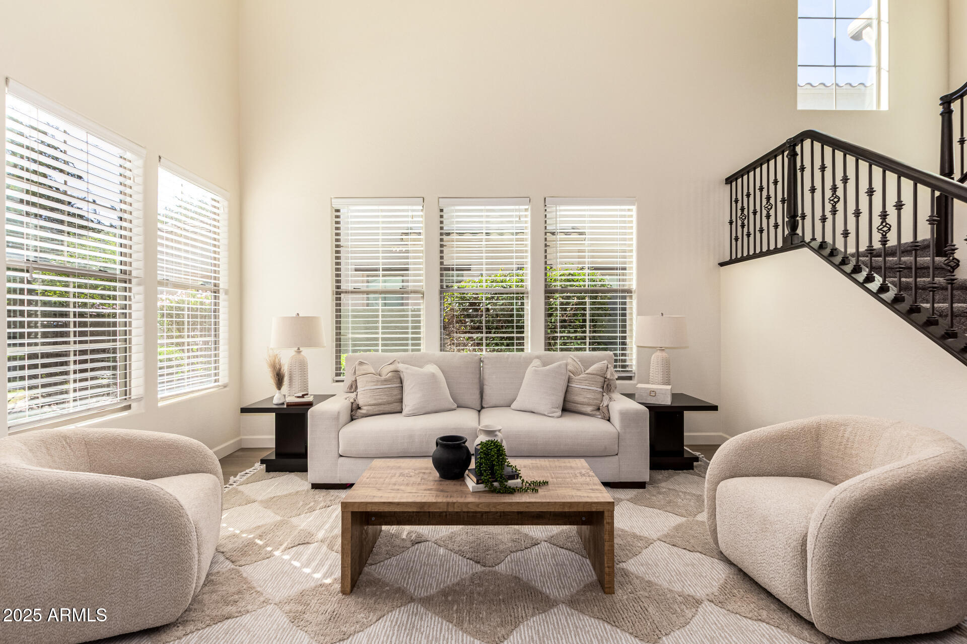 4258 E LEXINGTON Avenue