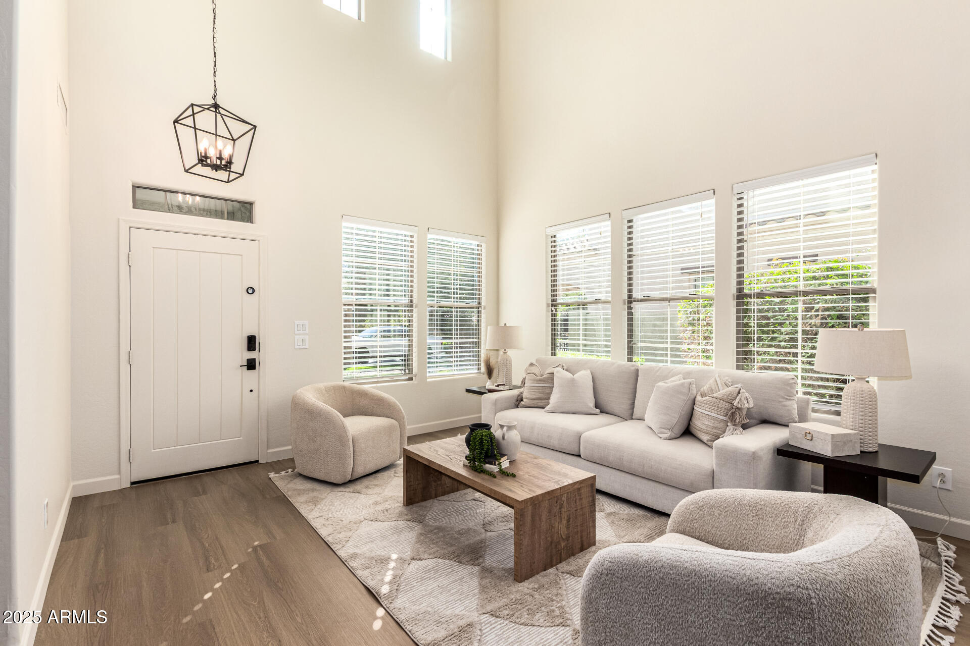 4258 E LEXINGTON Avenue