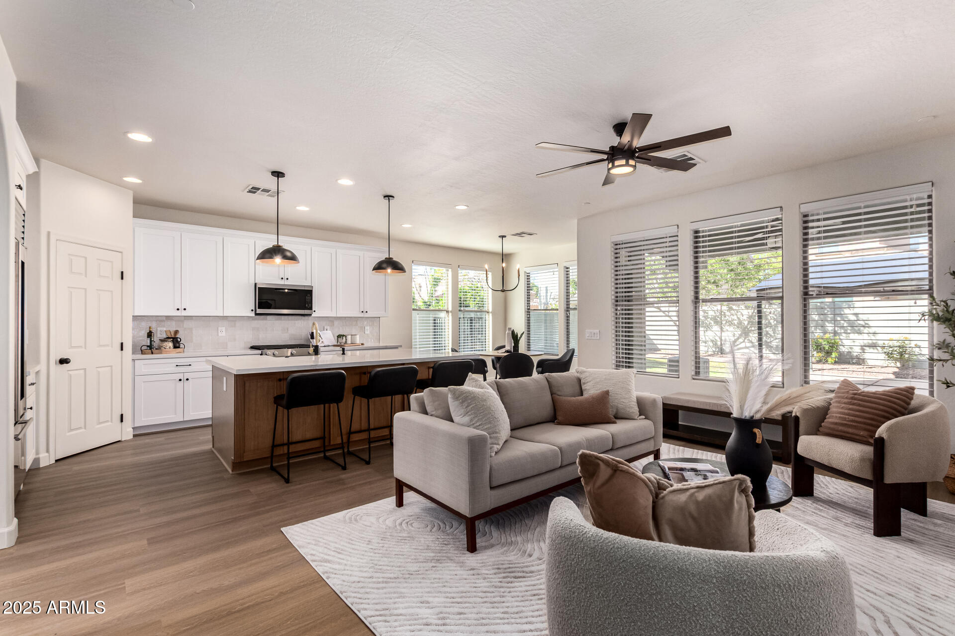 4258 E LEXINGTON Avenue