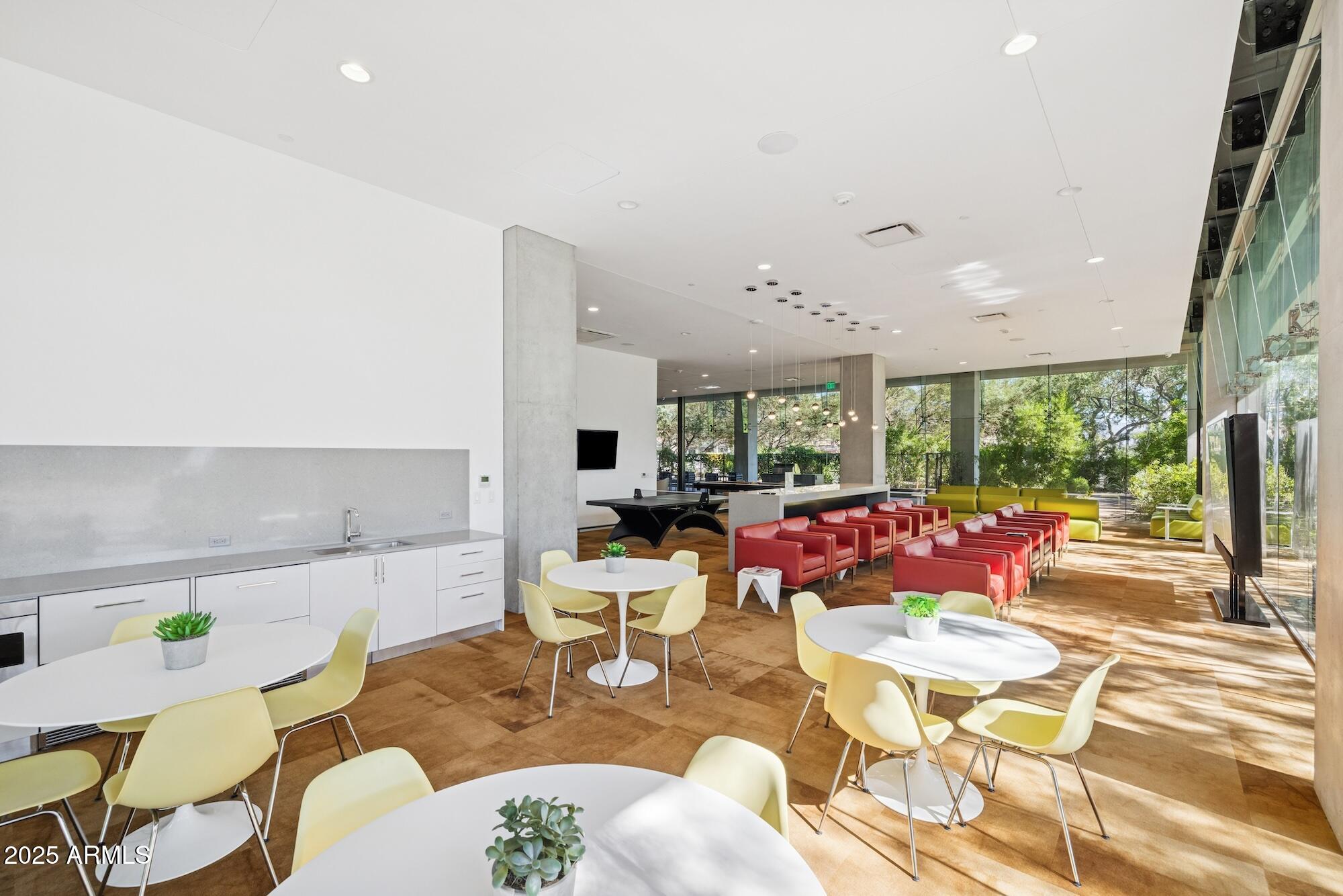 7180 E KIERLAND Boulevard, 218