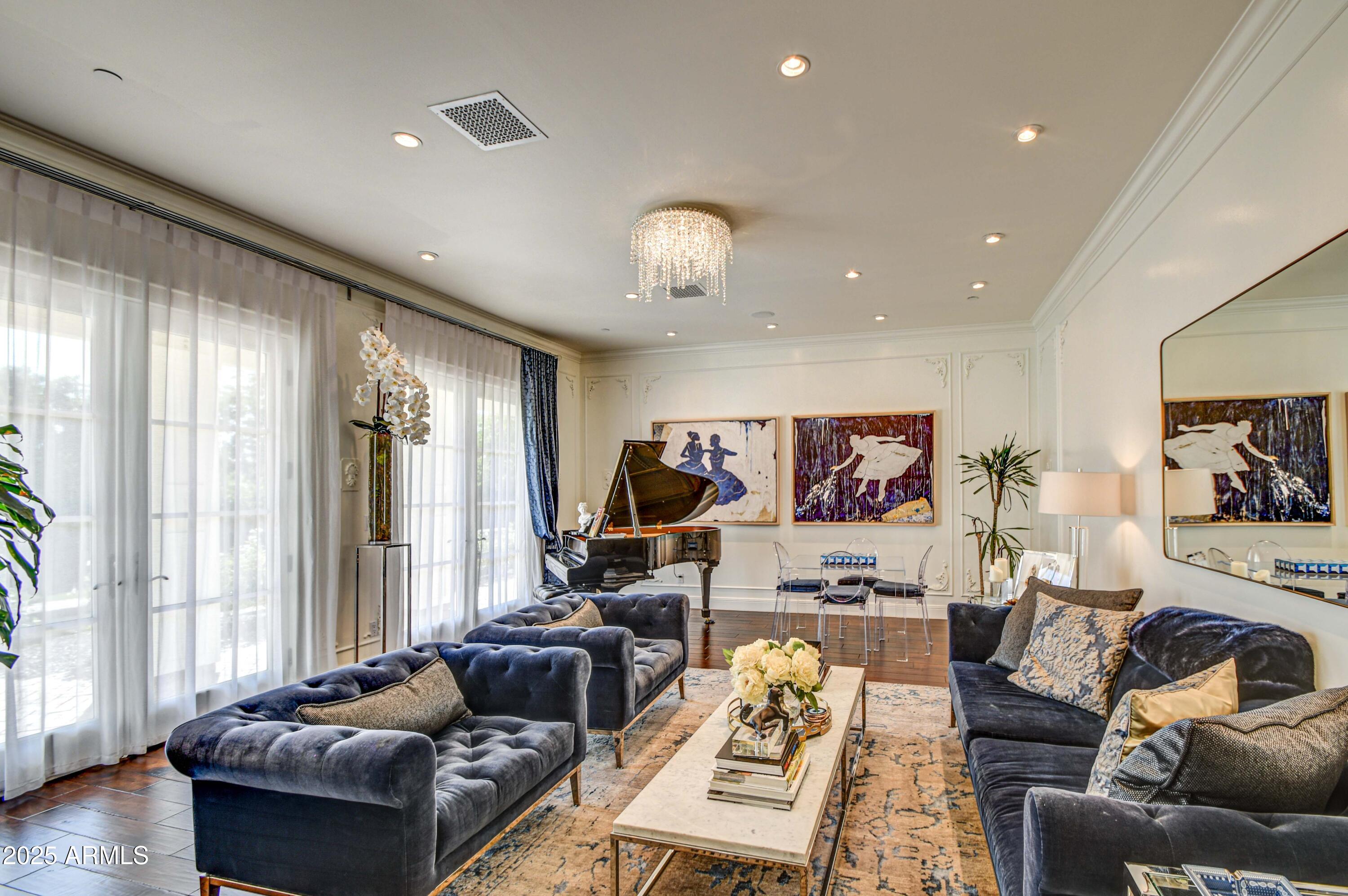 5819 E CALLE DEL MEDIA