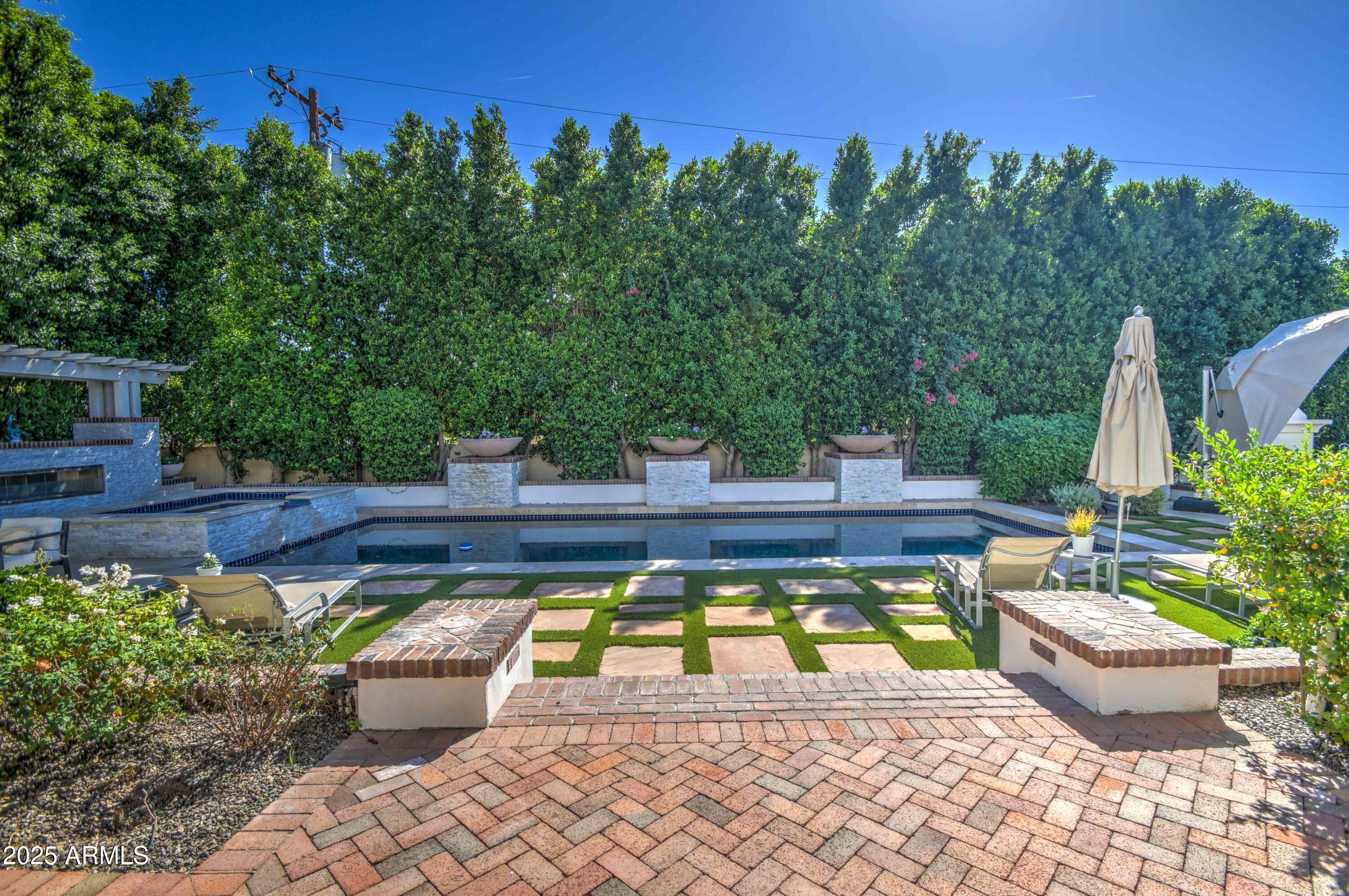 5819 E CALLE DEL MEDIA