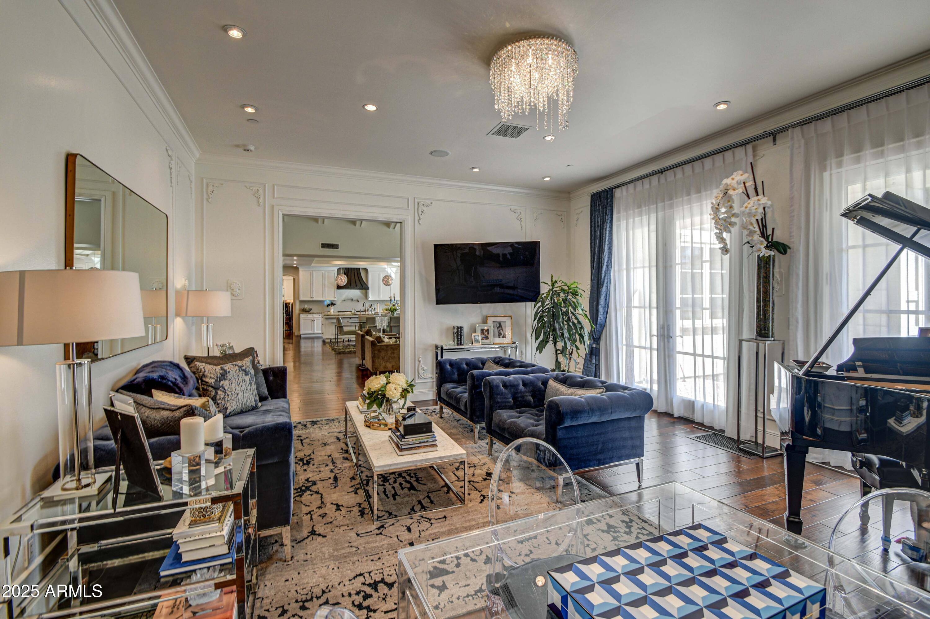 5819 E CALLE DEL MEDIA