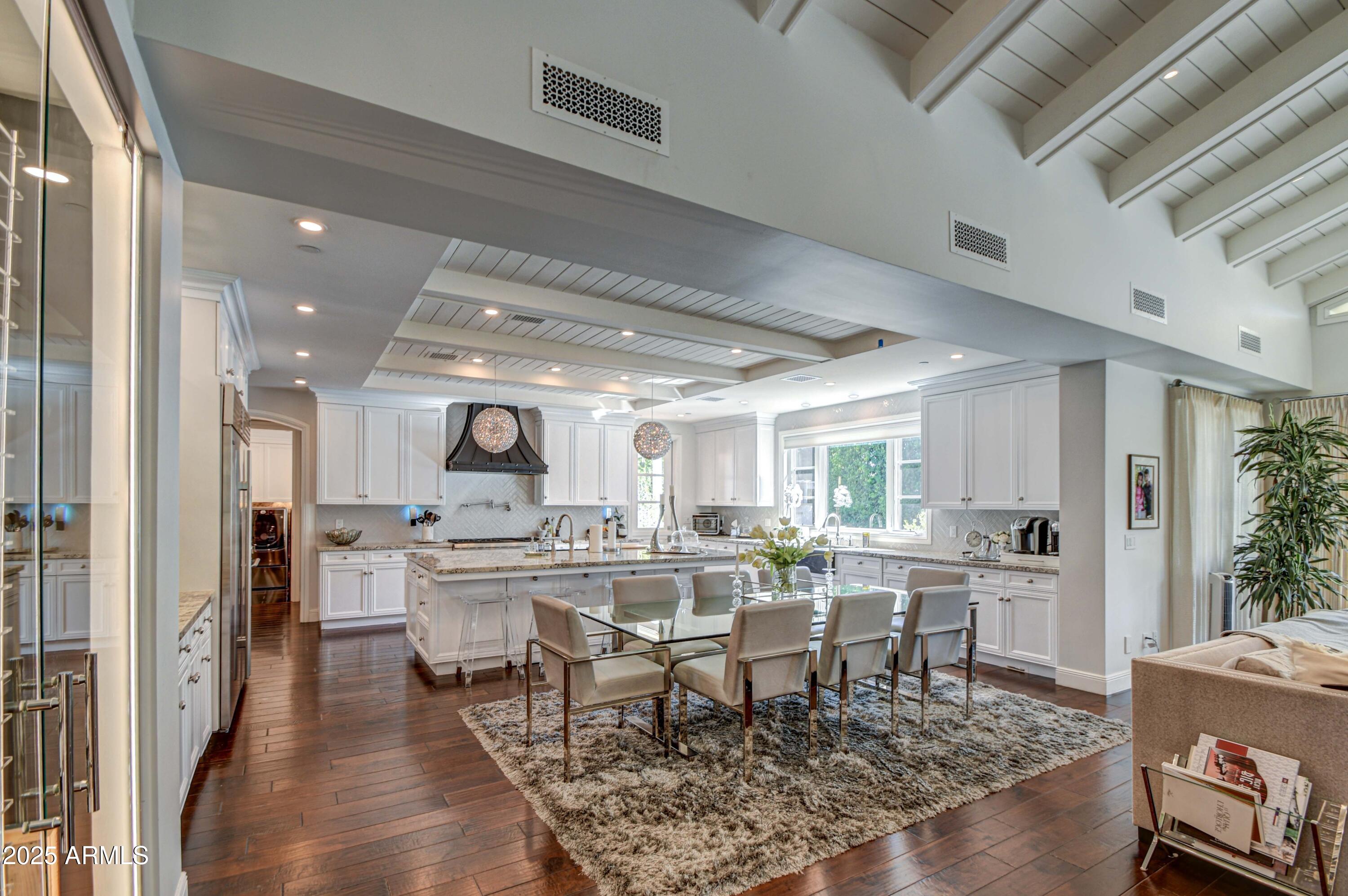 5819 E CALLE DEL MEDIA