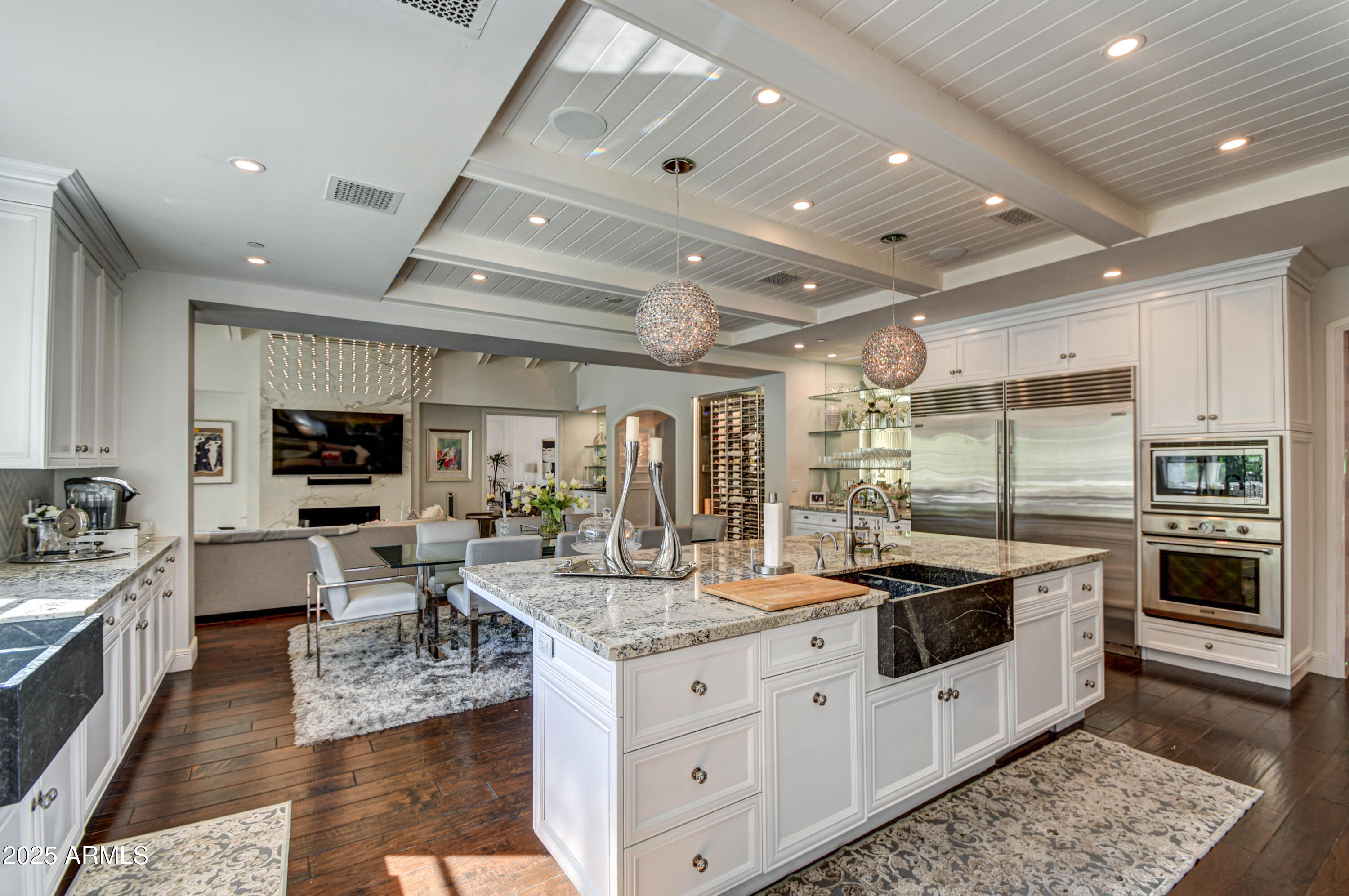 5819 E CALLE DEL MEDIA