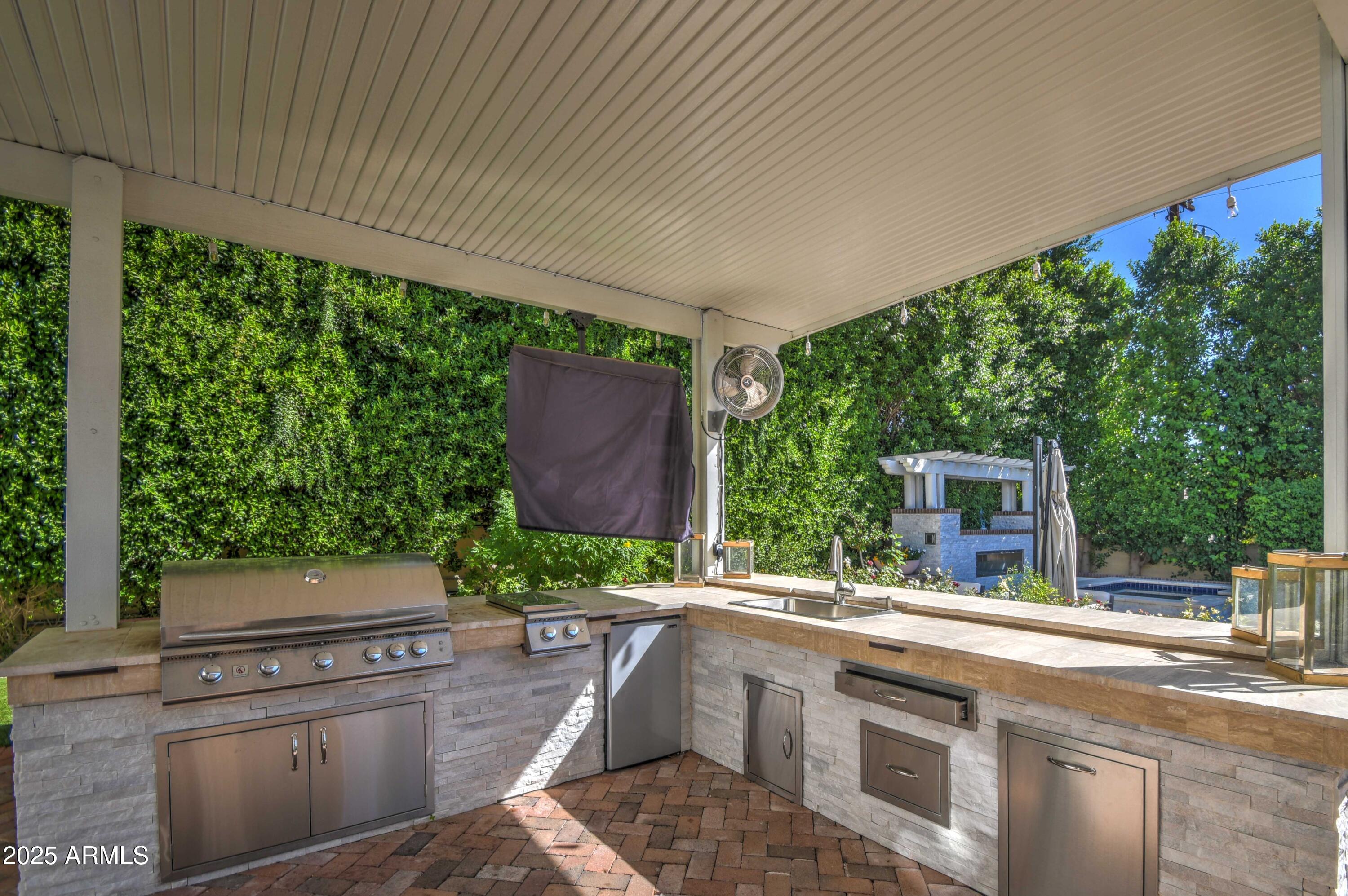 5819 E CALLE DEL MEDIA