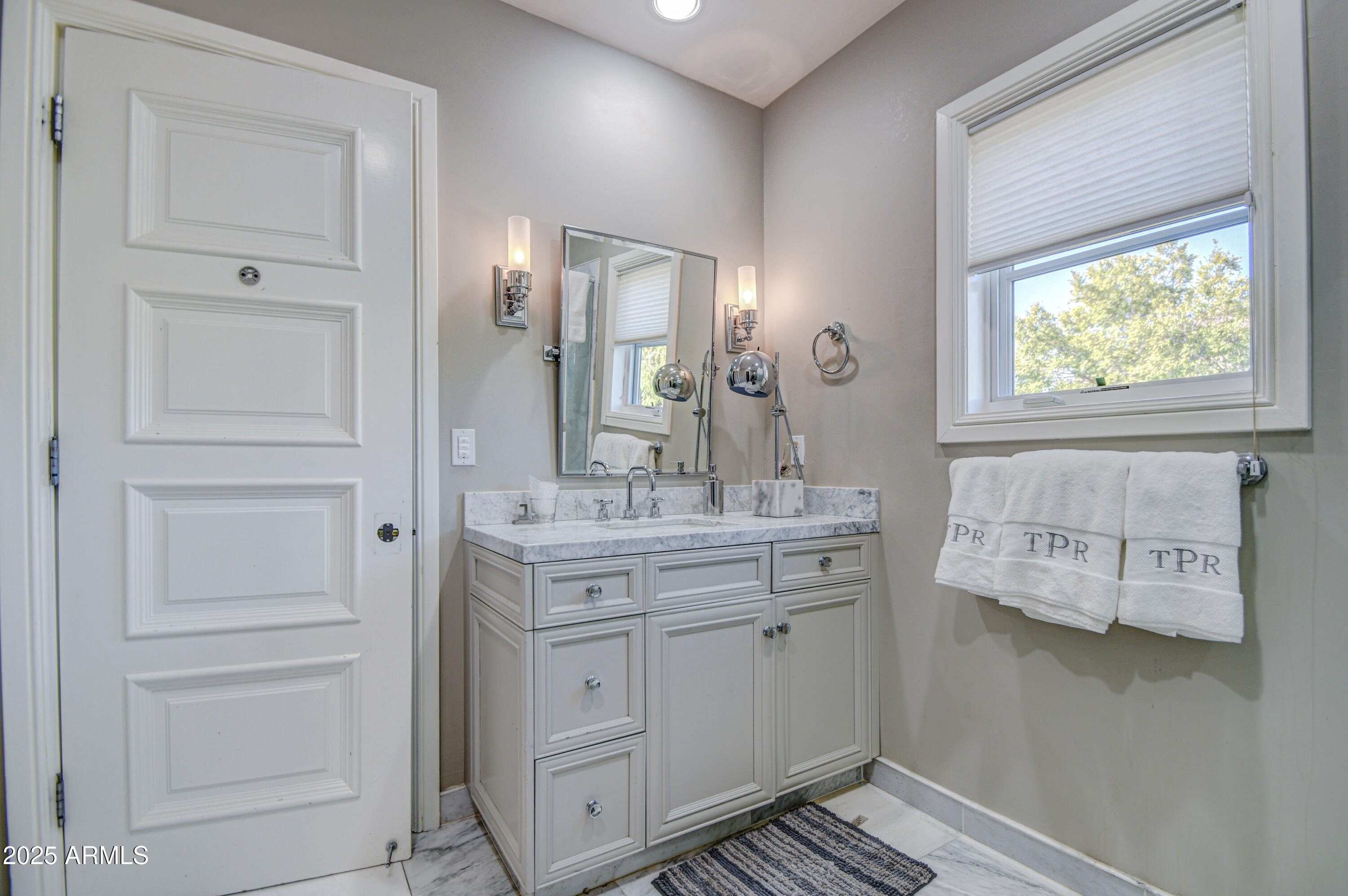 5819 E CALLE DEL MEDIA