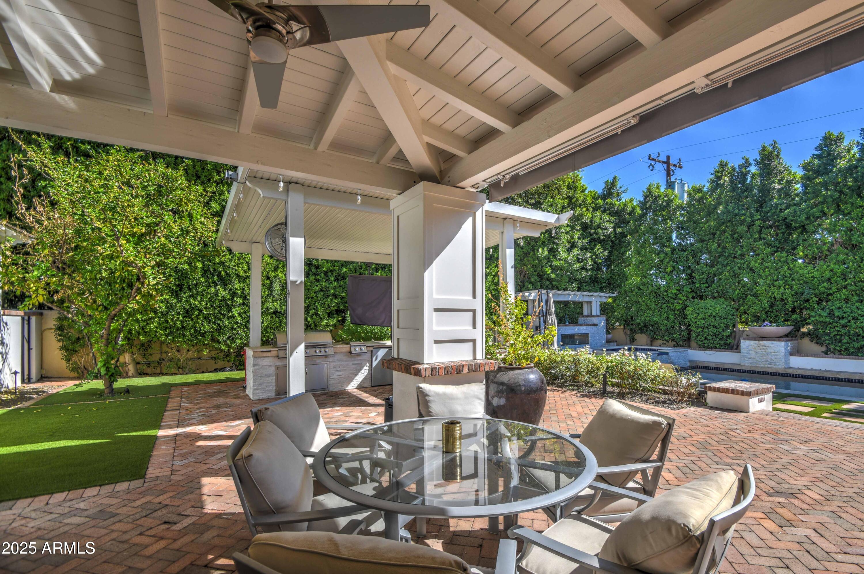 5819 E CALLE DEL MEDIA