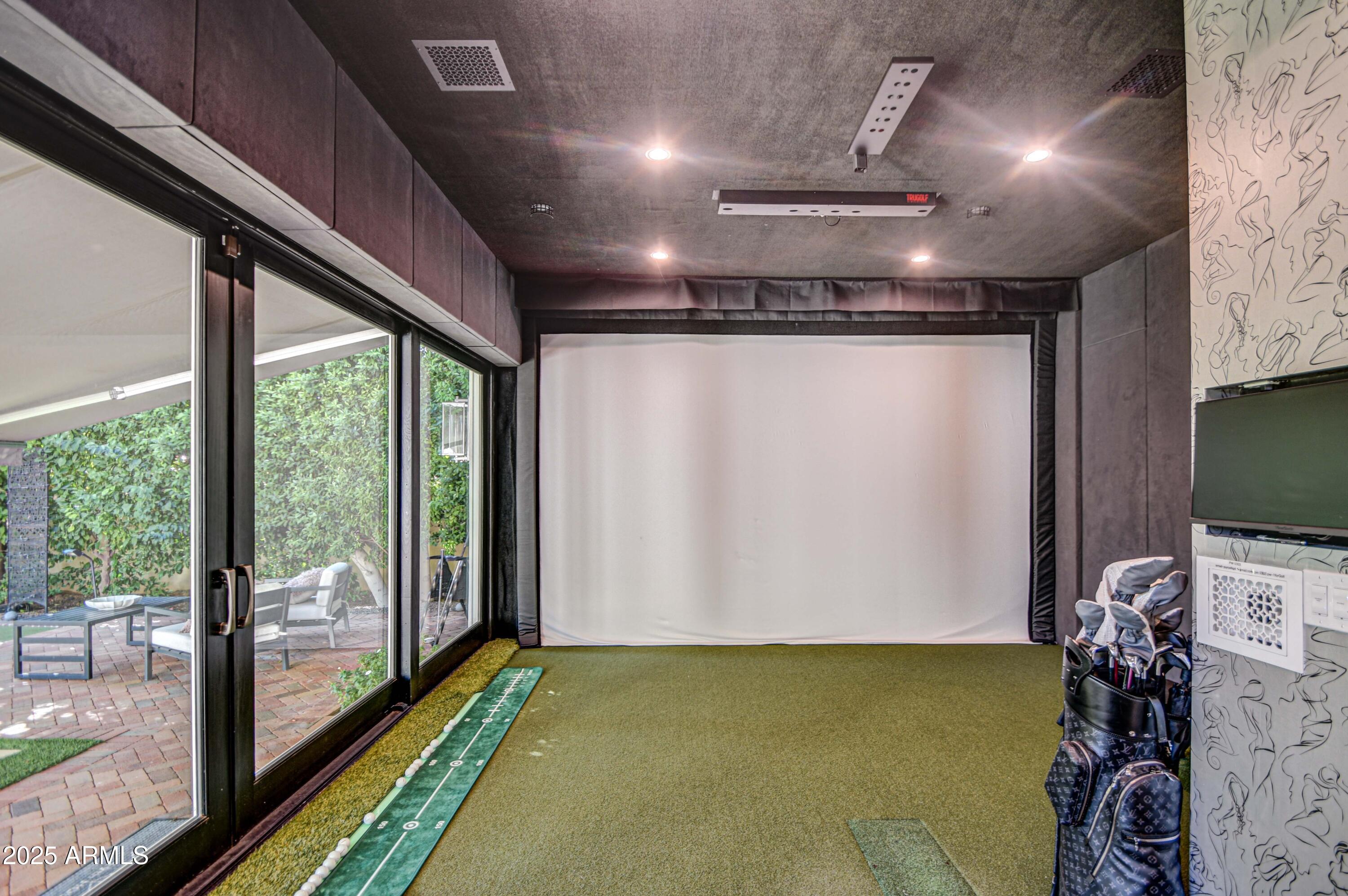 5819 E CALLE DEL MEDIA