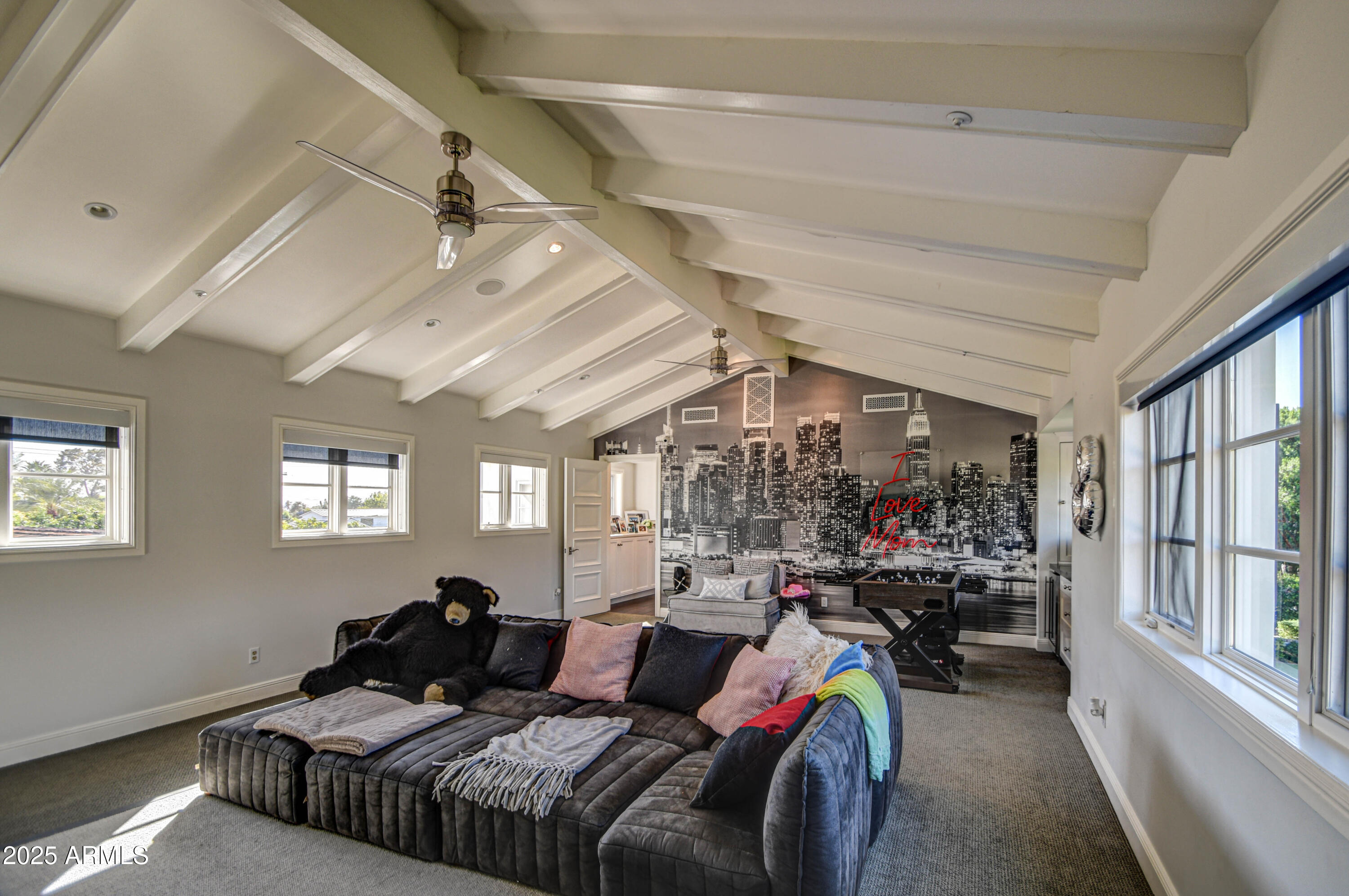 5819 E CALLE DEL MEDIA