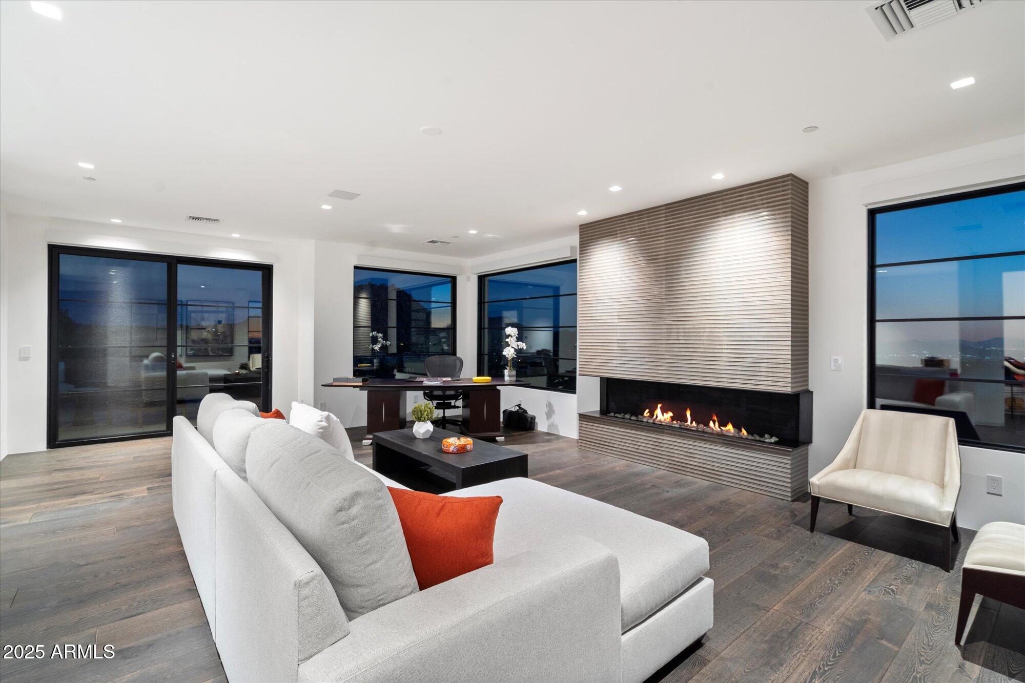 10585 E CRESCENT MOON Drive, 44