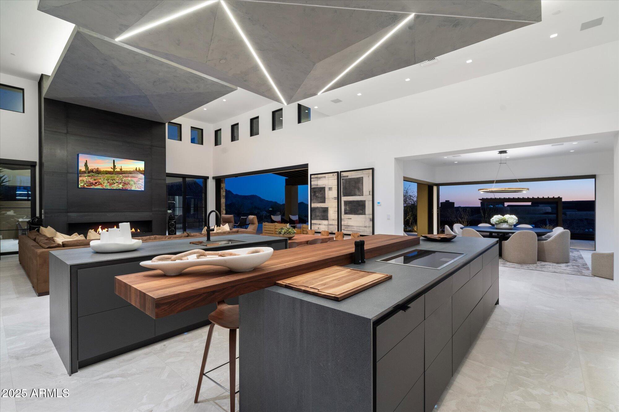 10585 E CRESCENT MOON Drive, 44