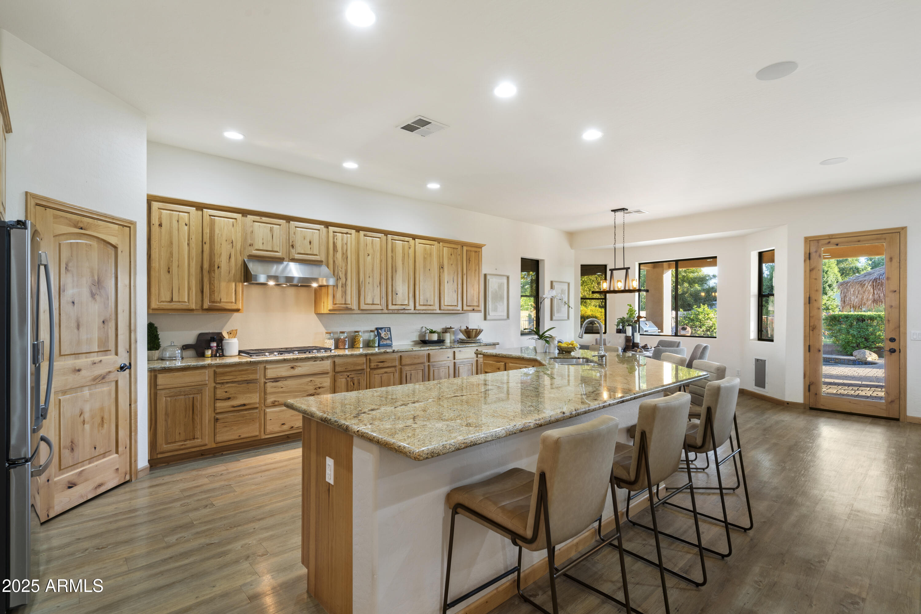 2667 E MELROSE Street