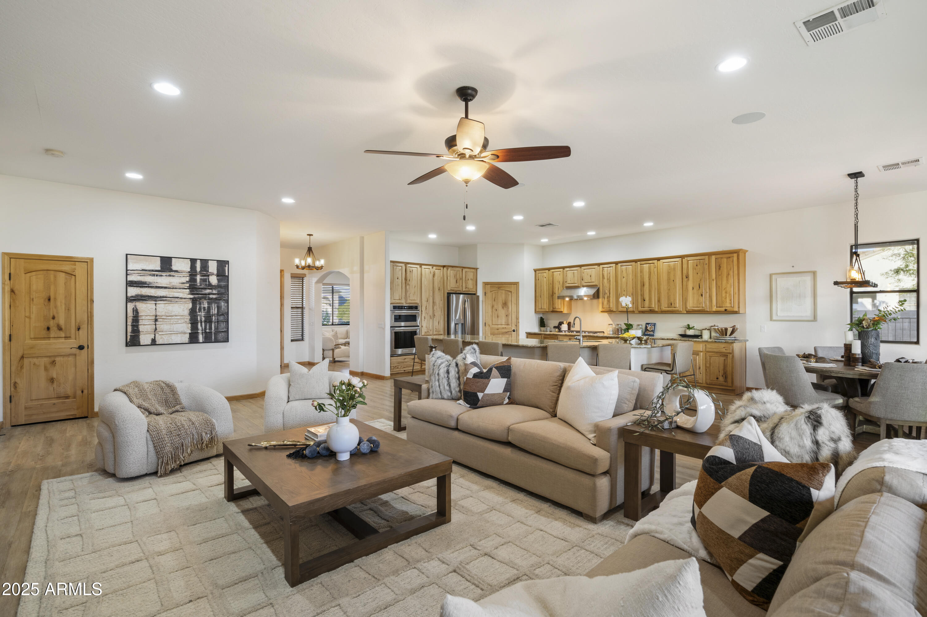 2667 E MELROSE Street