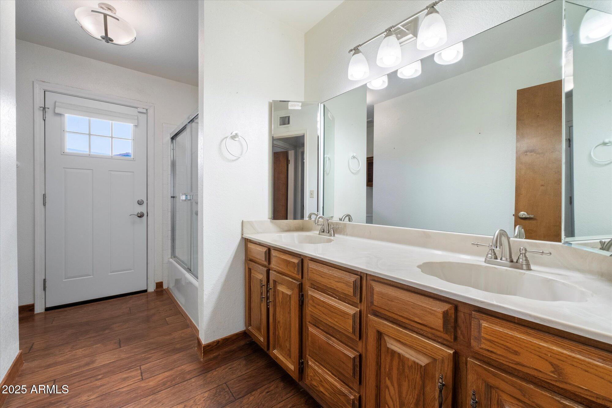 1213 W ESPLANADE Street