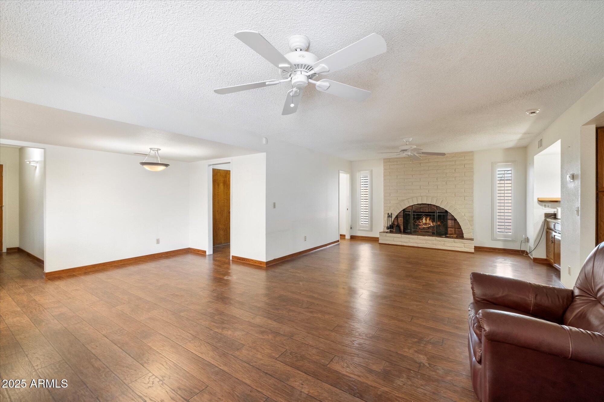 1213 W ESPLANADE Street