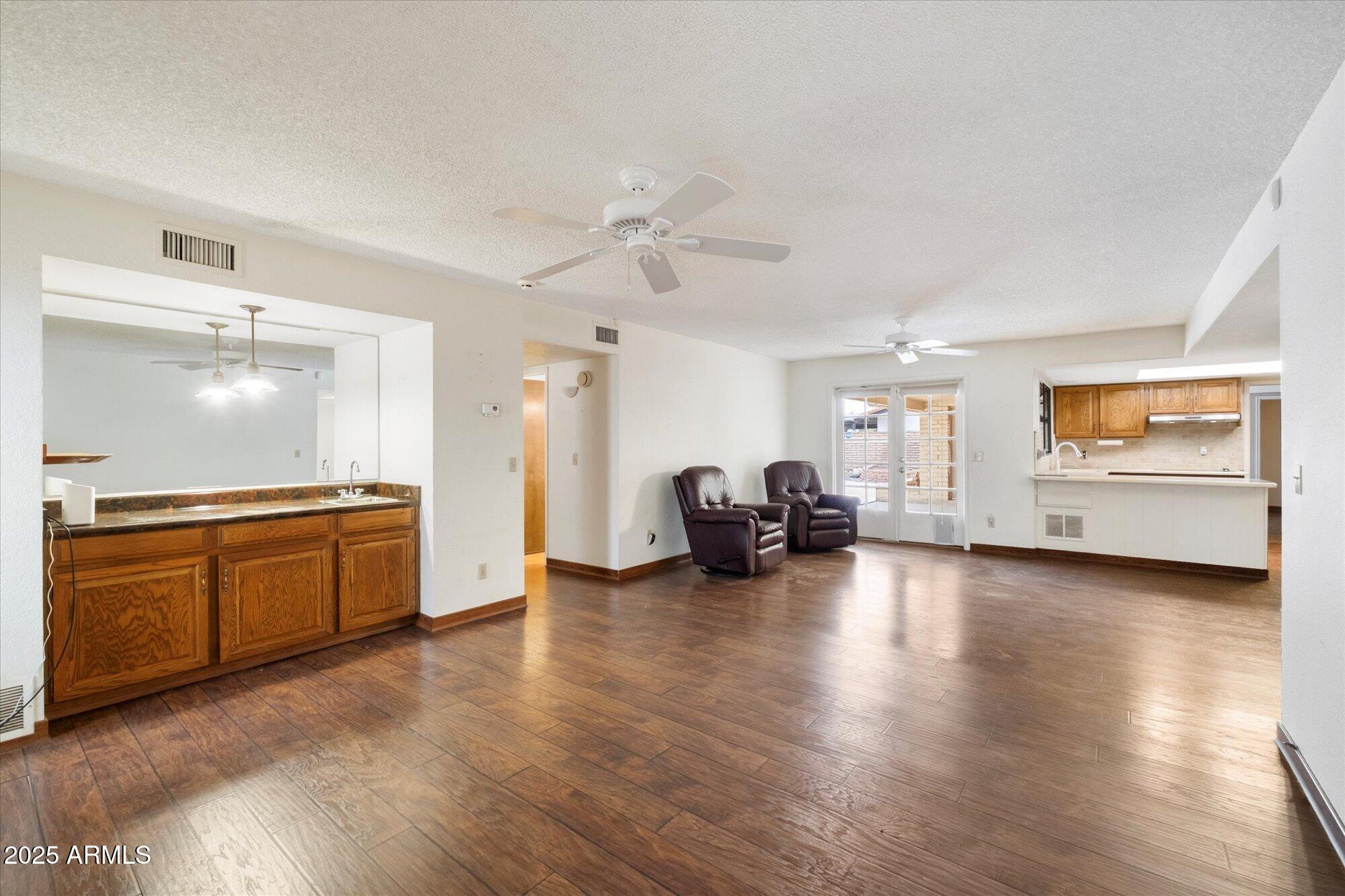 1213 W ESPLANADE Street