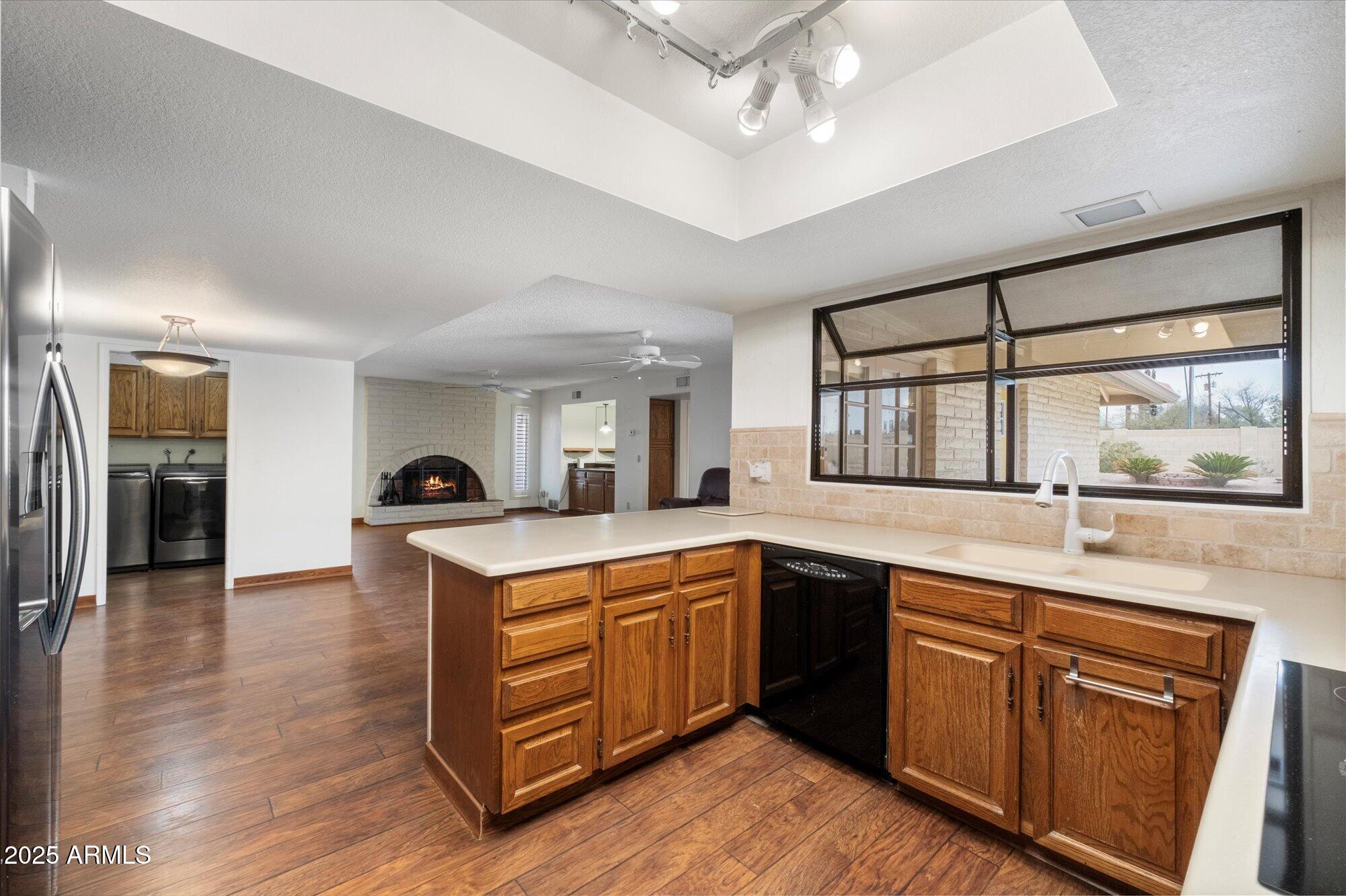 1213 W ESPLANADE Street