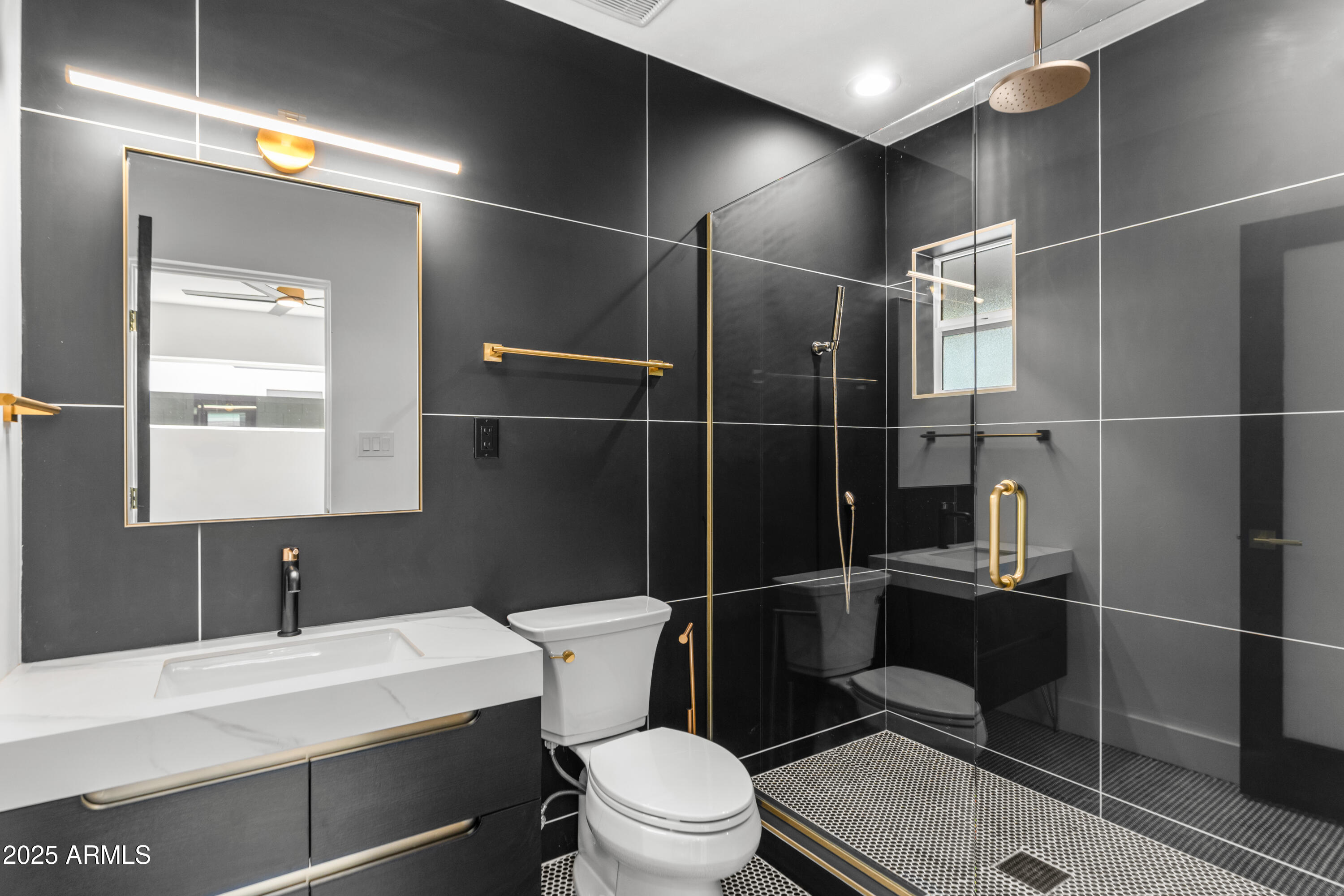 2502 E WHITTON Avenue