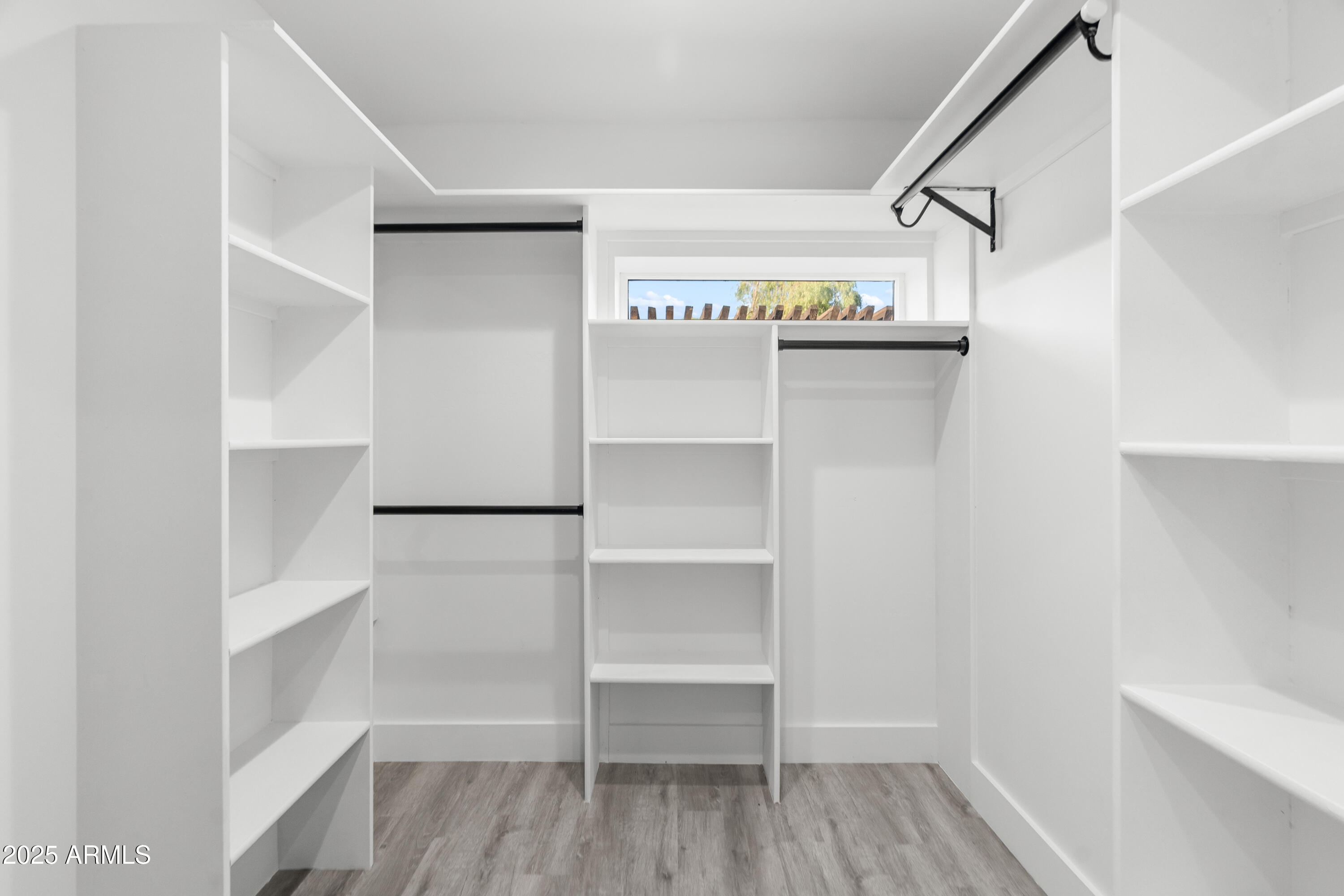 2502 E WHITTON Avenue