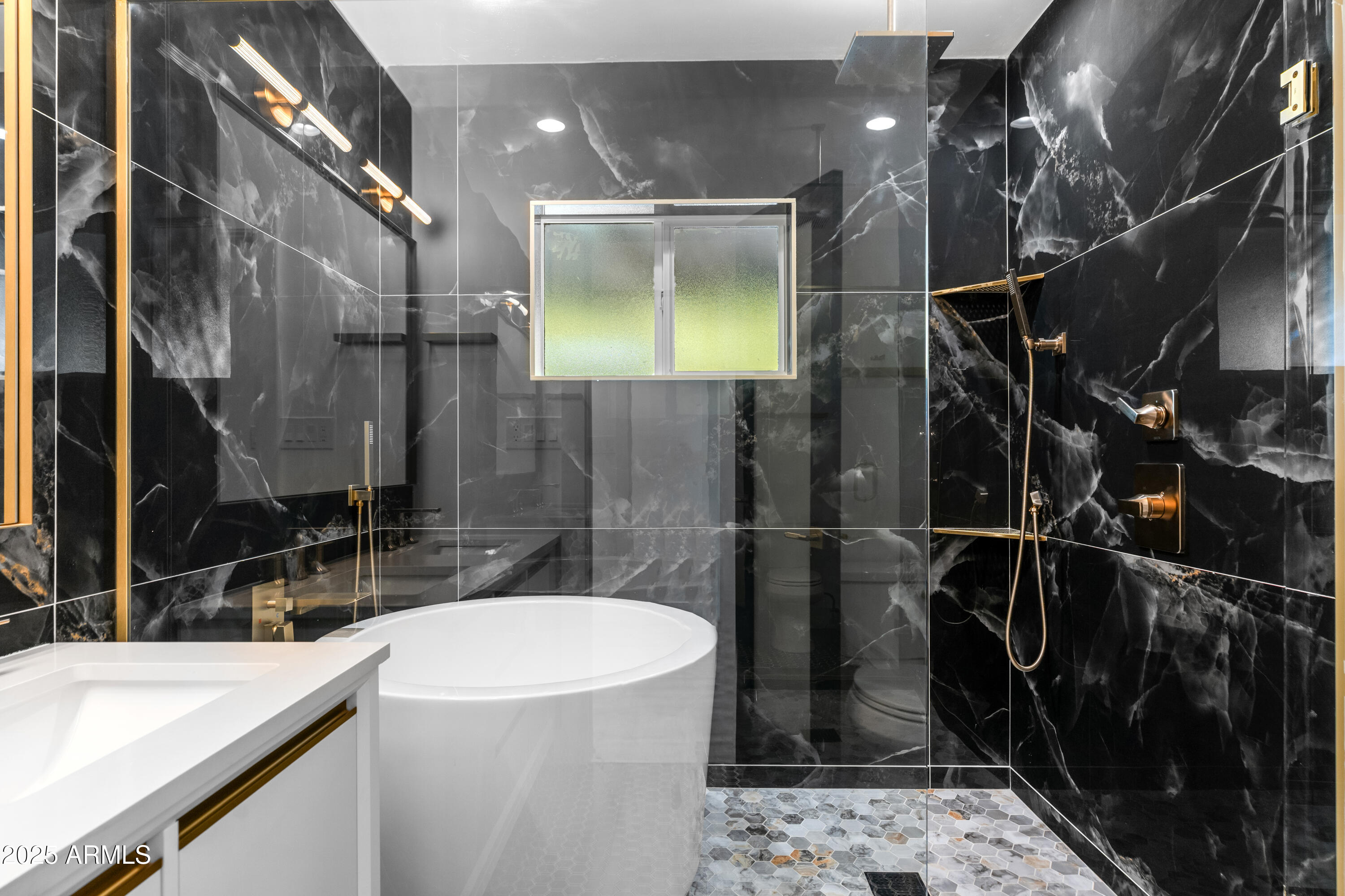 2502 E WHITTON Avenue