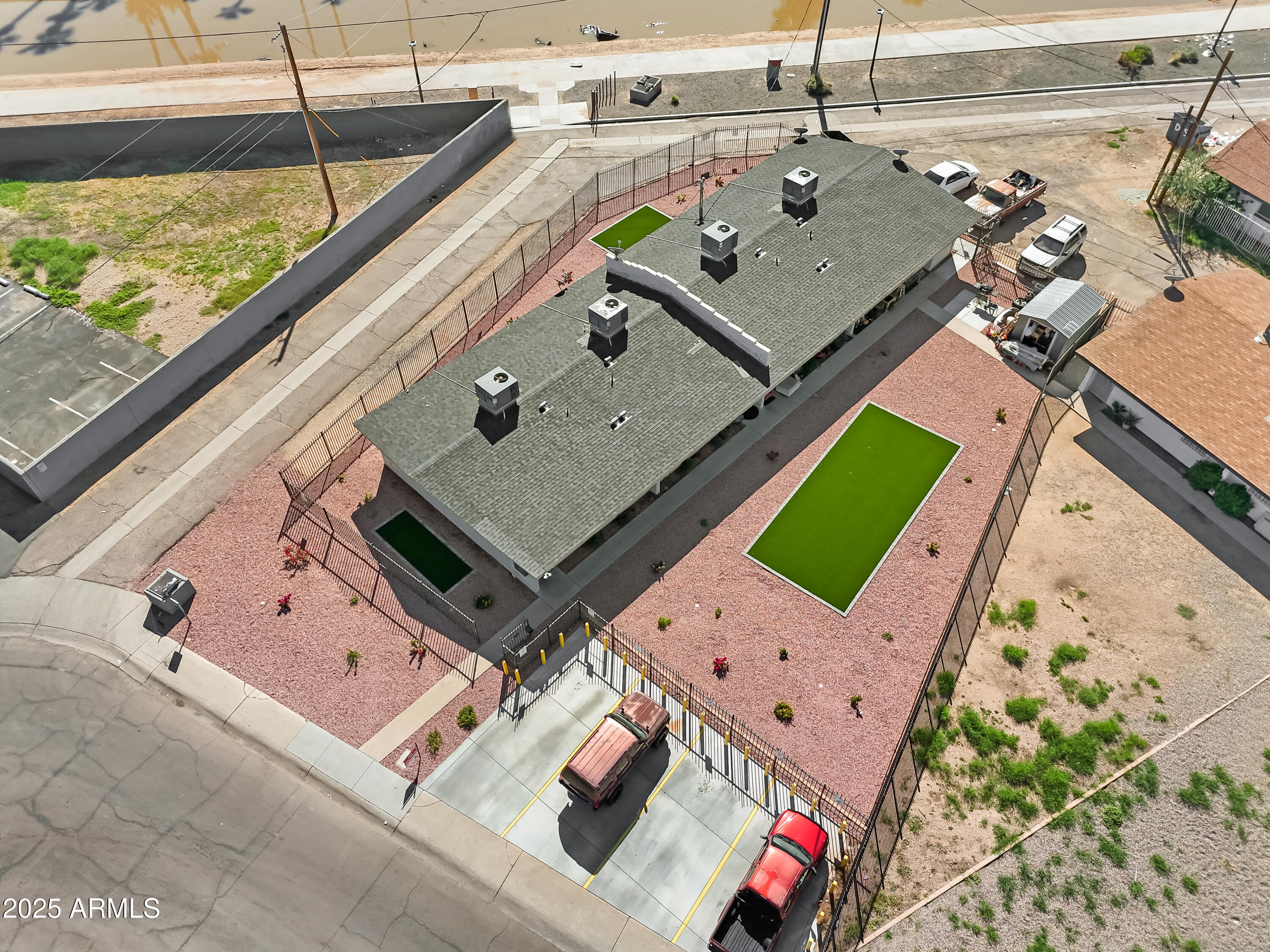 2101 W HEATHERBRAE Drive