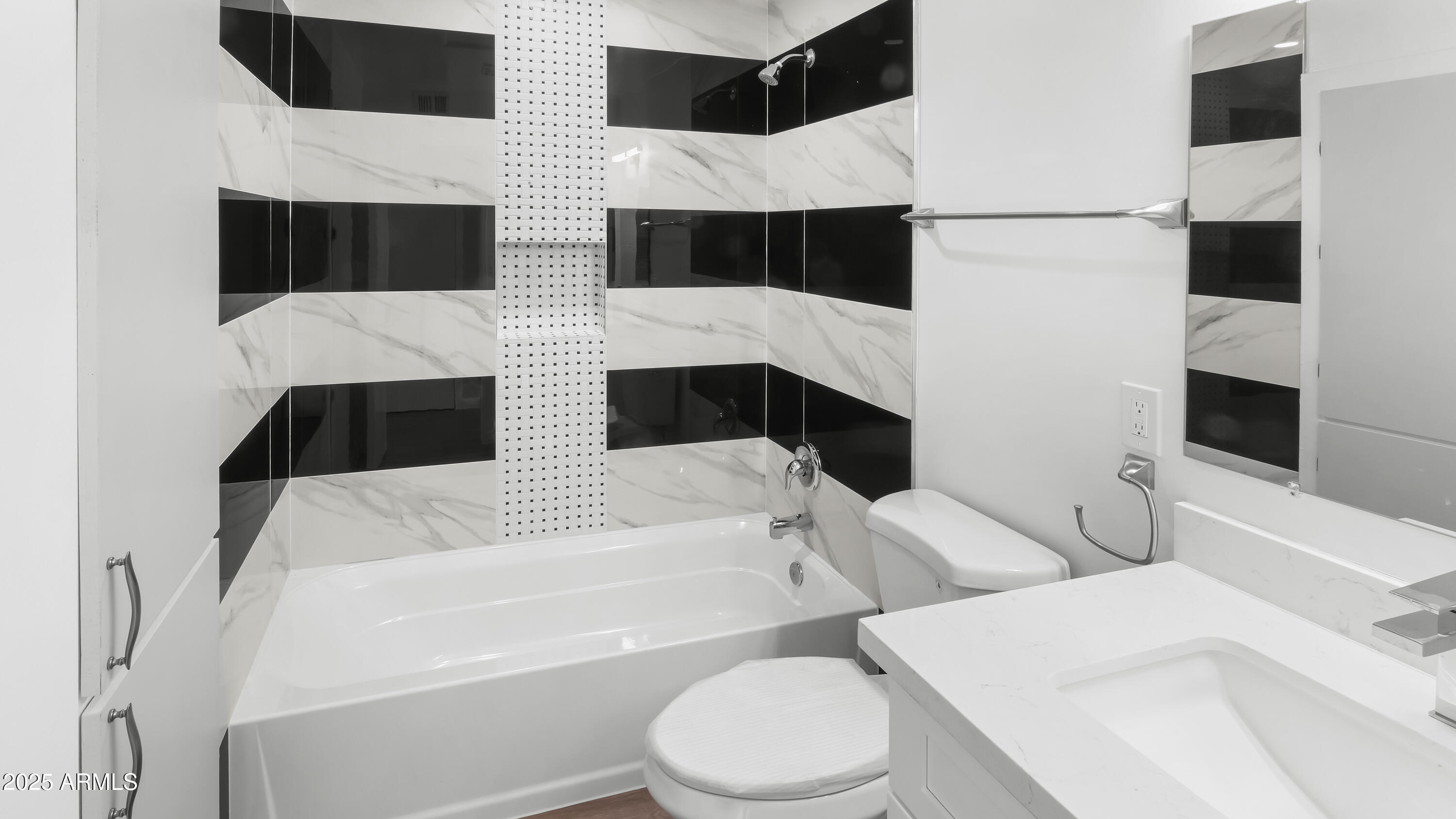 2101 W HEATHERBRAE Drive