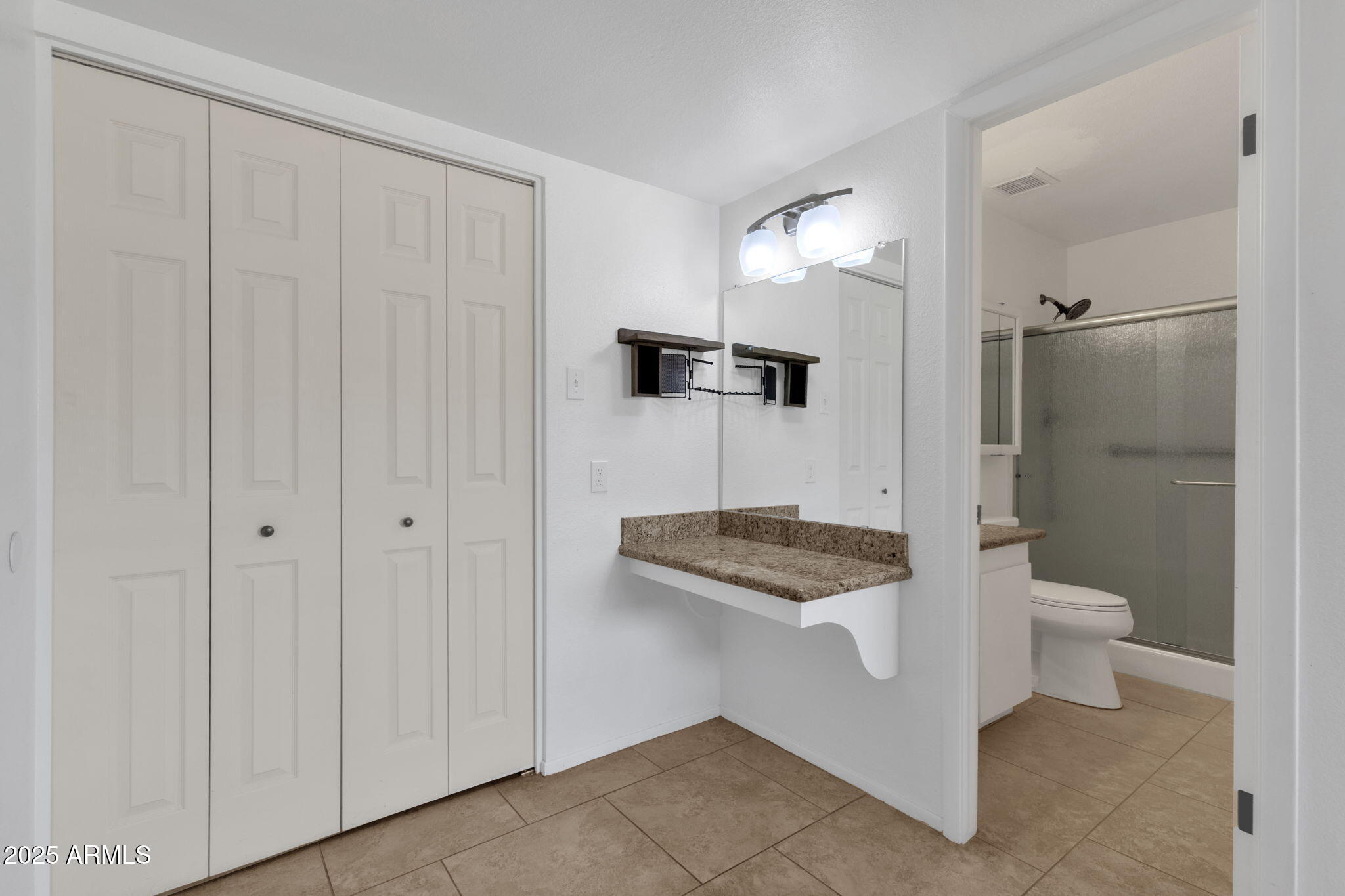 1704 E BELL DE MAR Drive