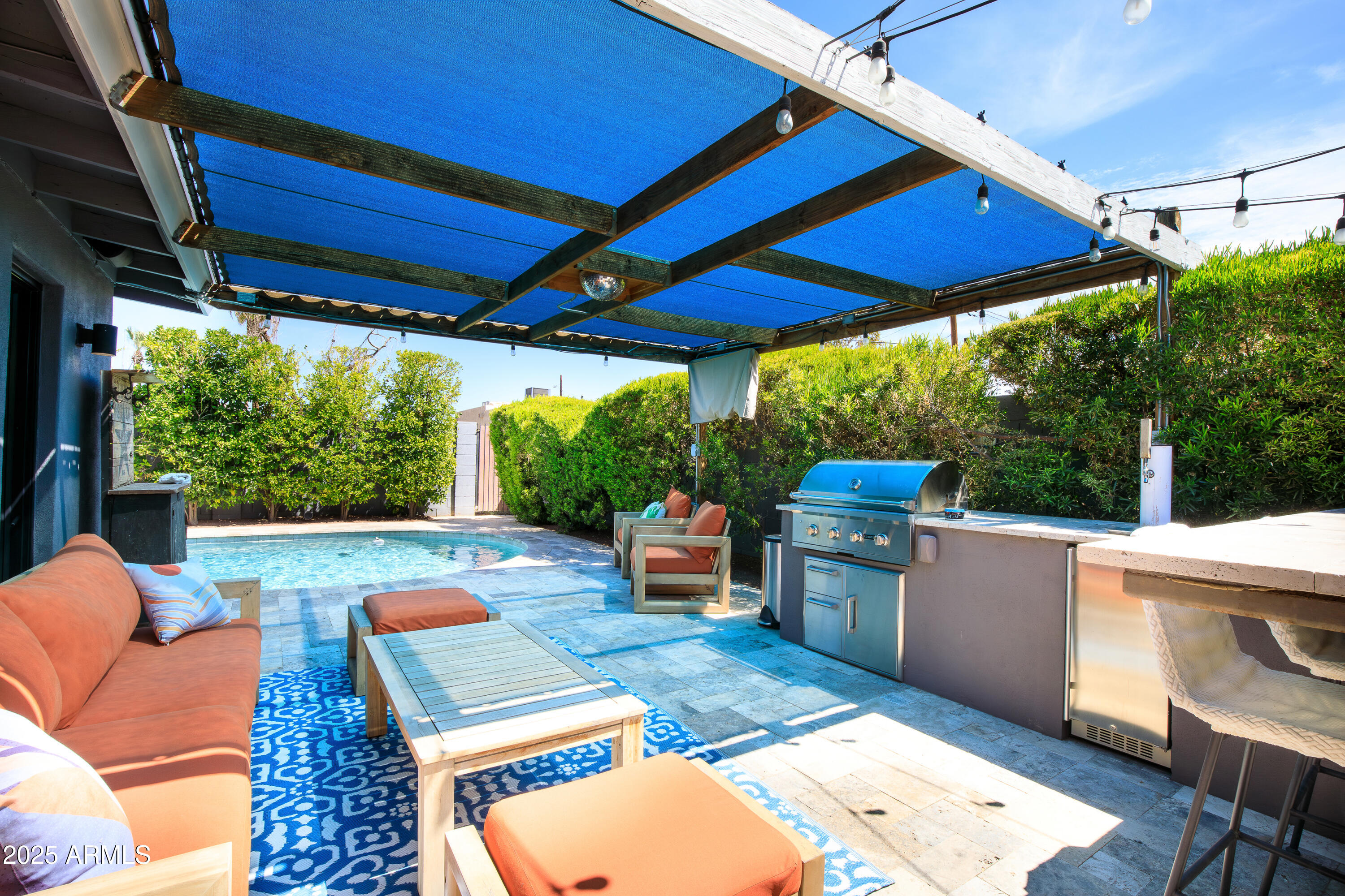 1218 E CLARENDON Avenue