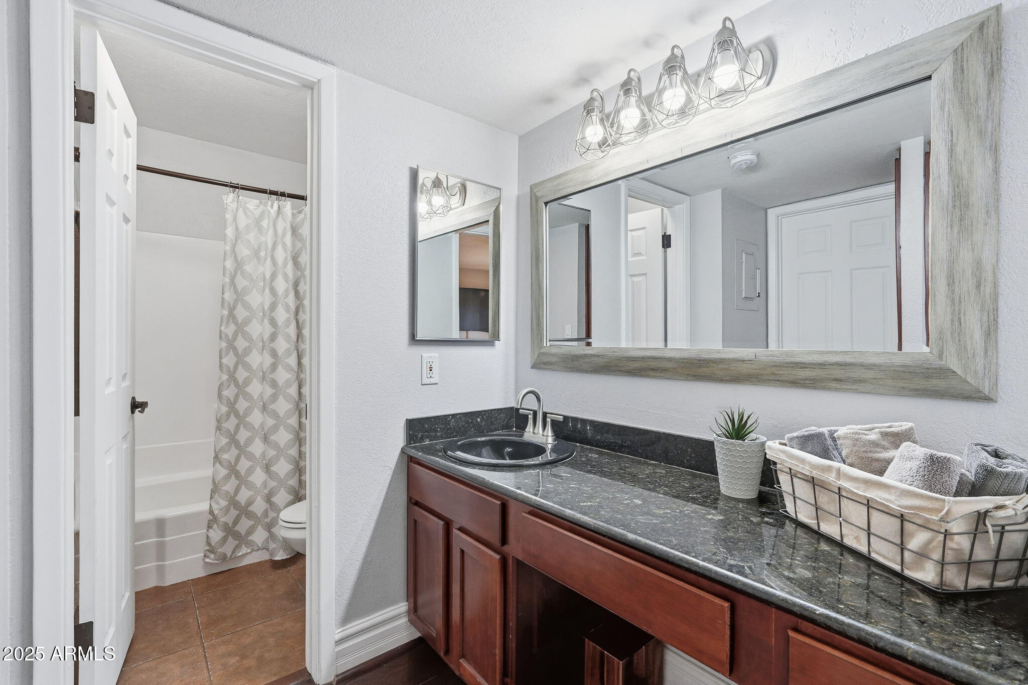 3825 E CAMELBACK Road, 230