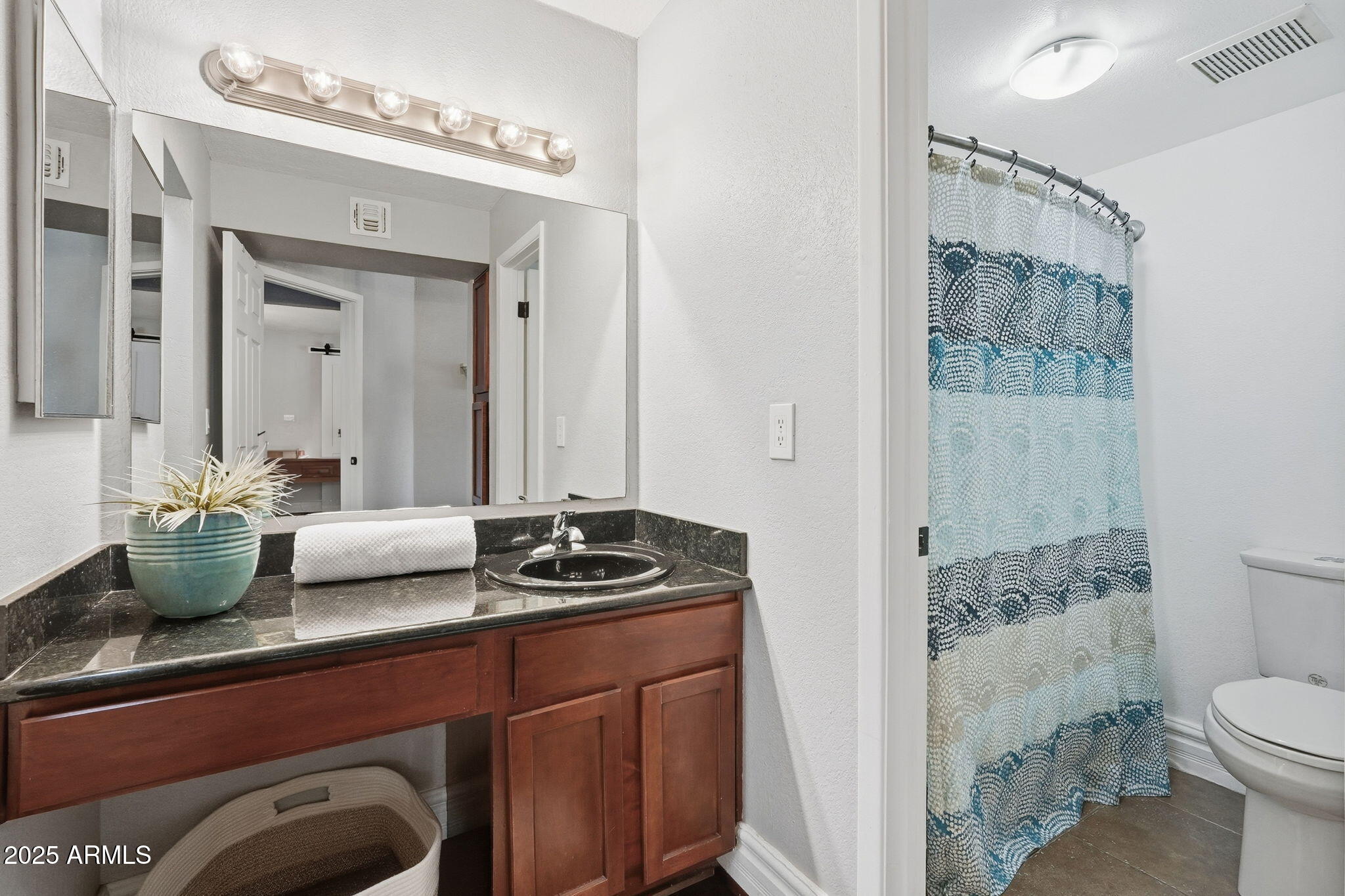 3825 E CAMELBACK Road, 230