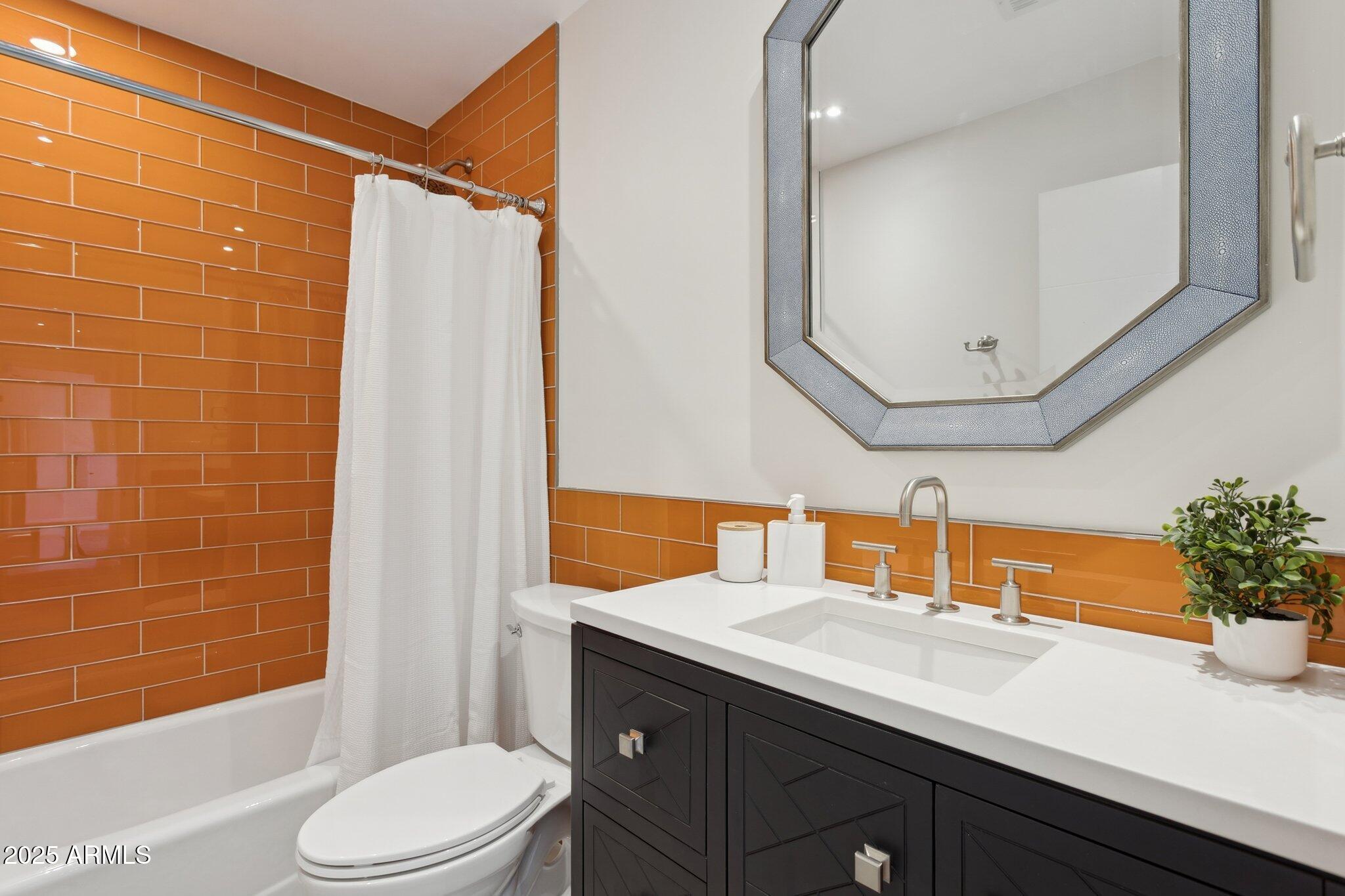 1707 E PINCHOT Avenue