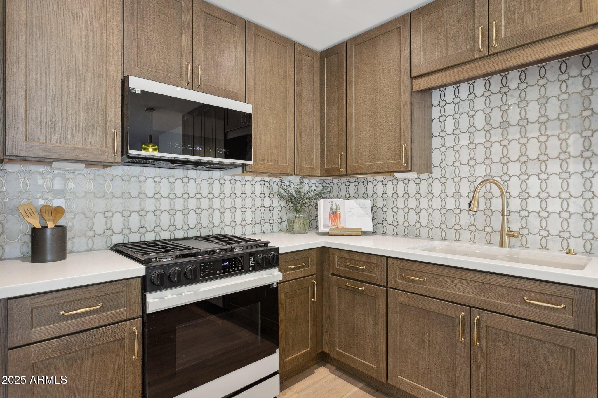 1707 E PINCHOT Avenue