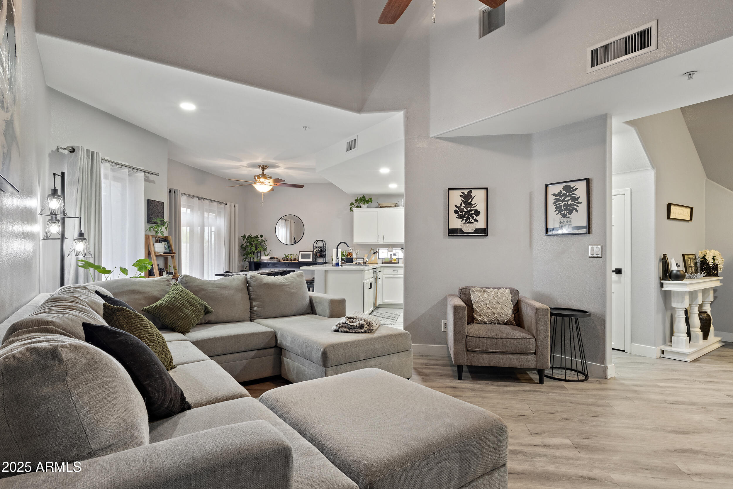 1070 E SUNBURST Lane