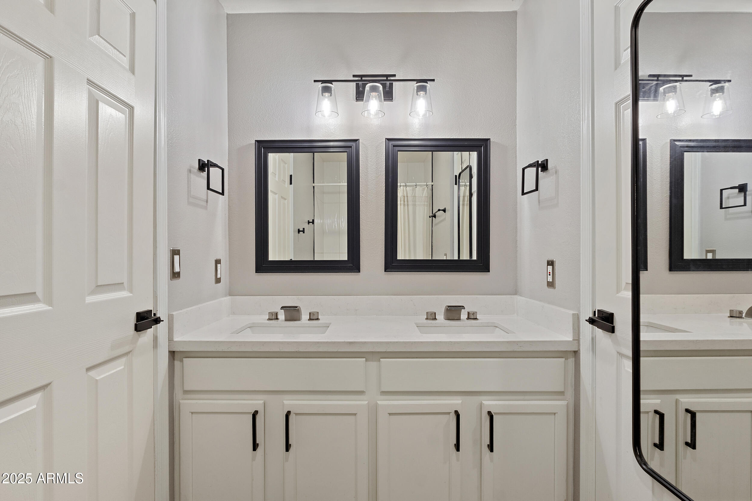 1070 E SUNBURST Lane