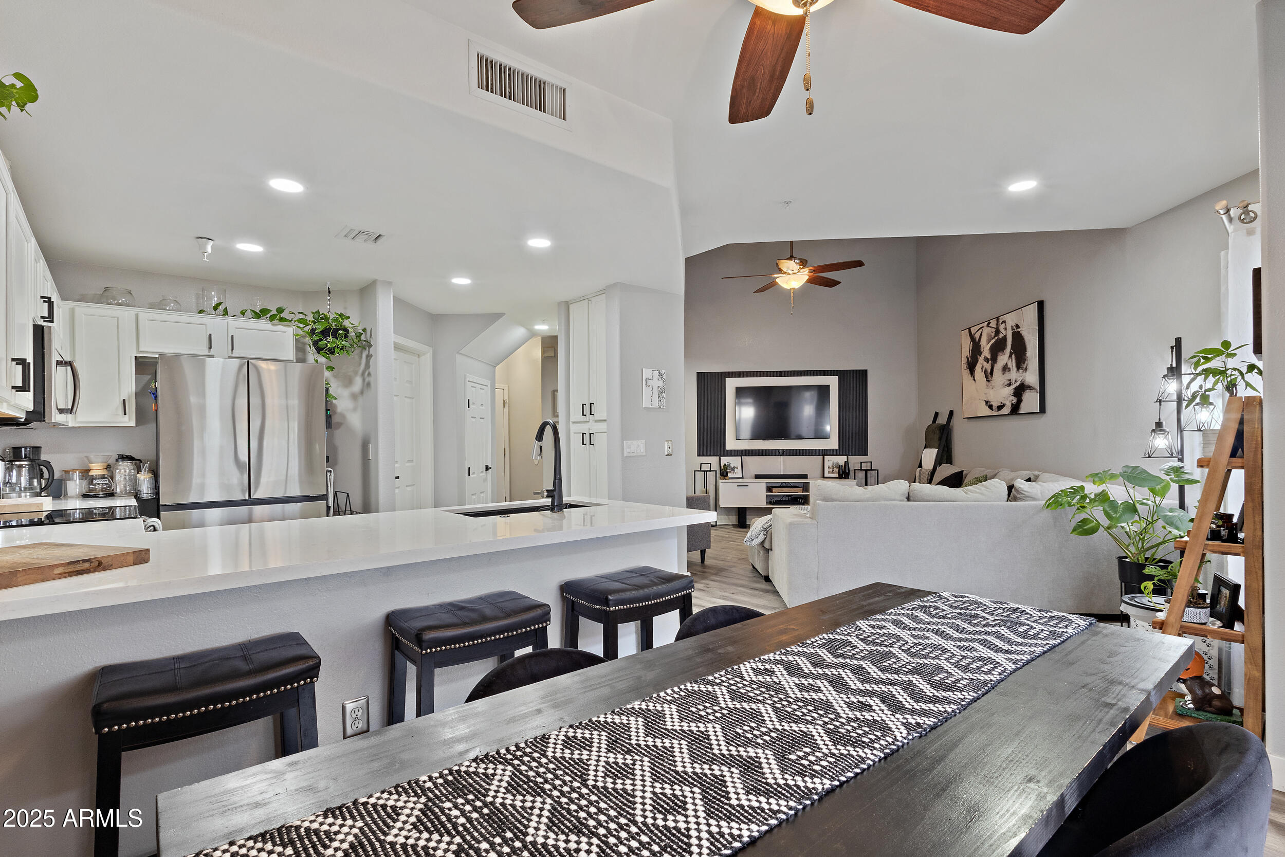 1070 E SUNBURST Lane