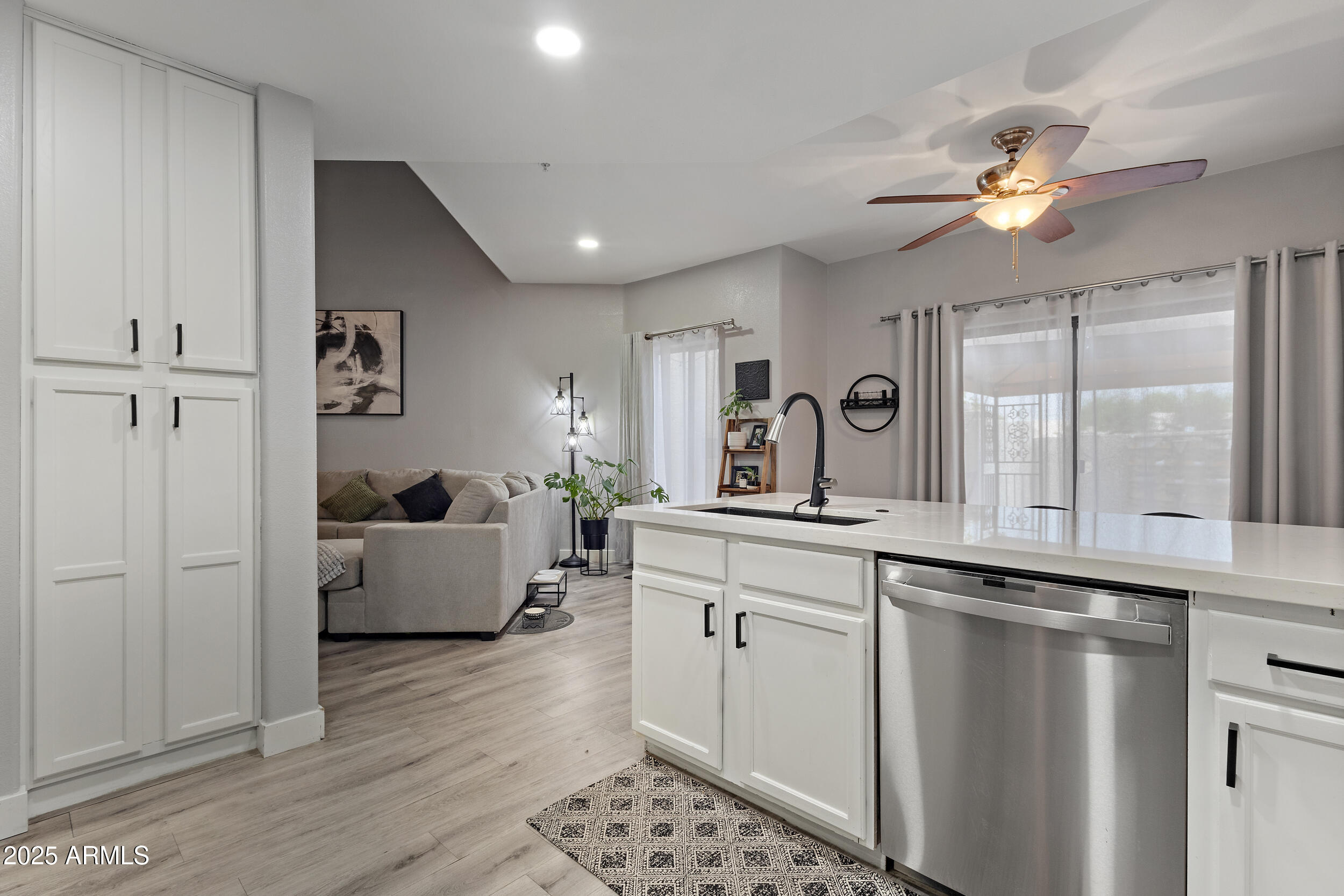 1070 E SUNBURST Lane