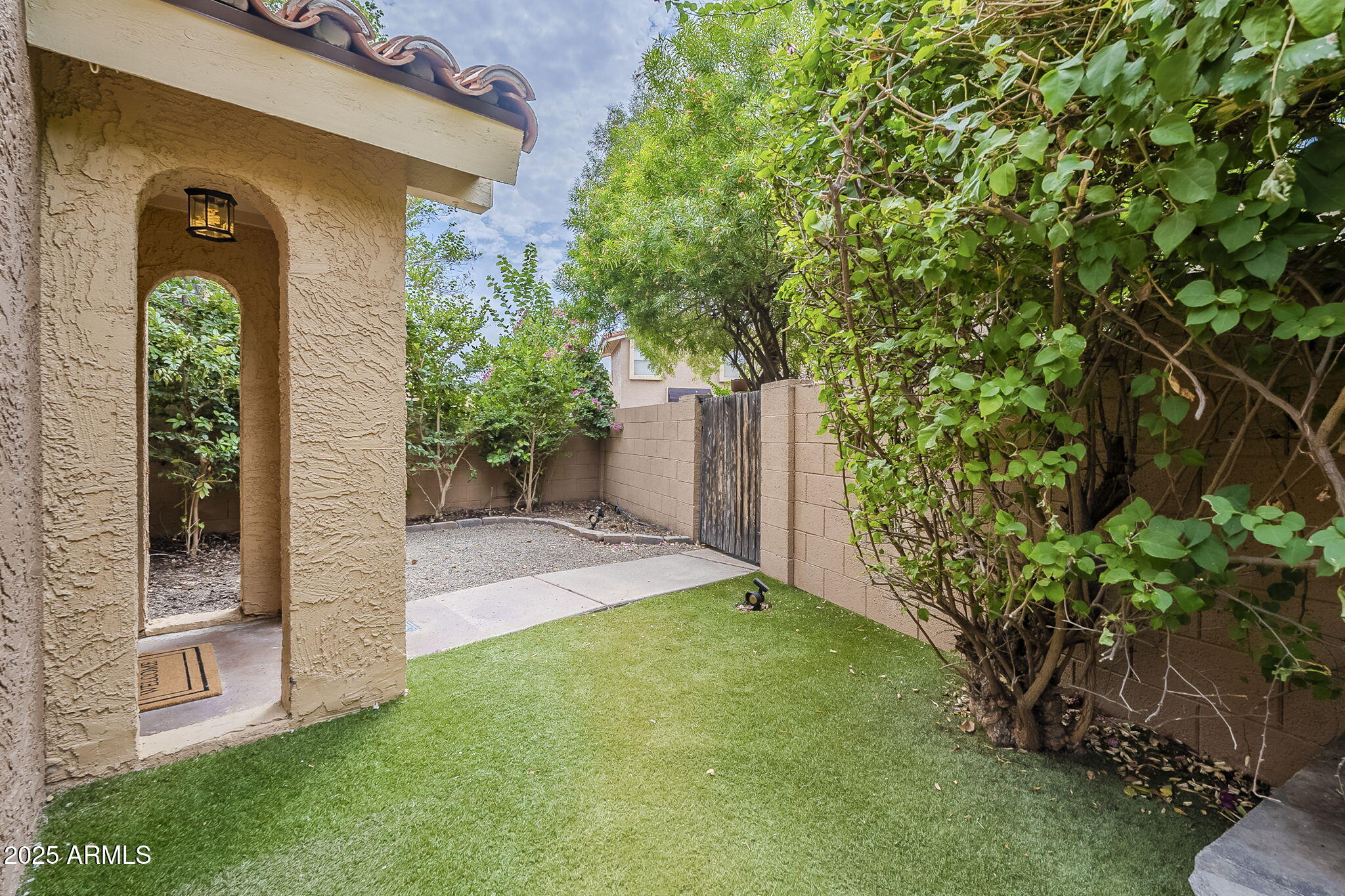 10409 N 10TH Street, 1