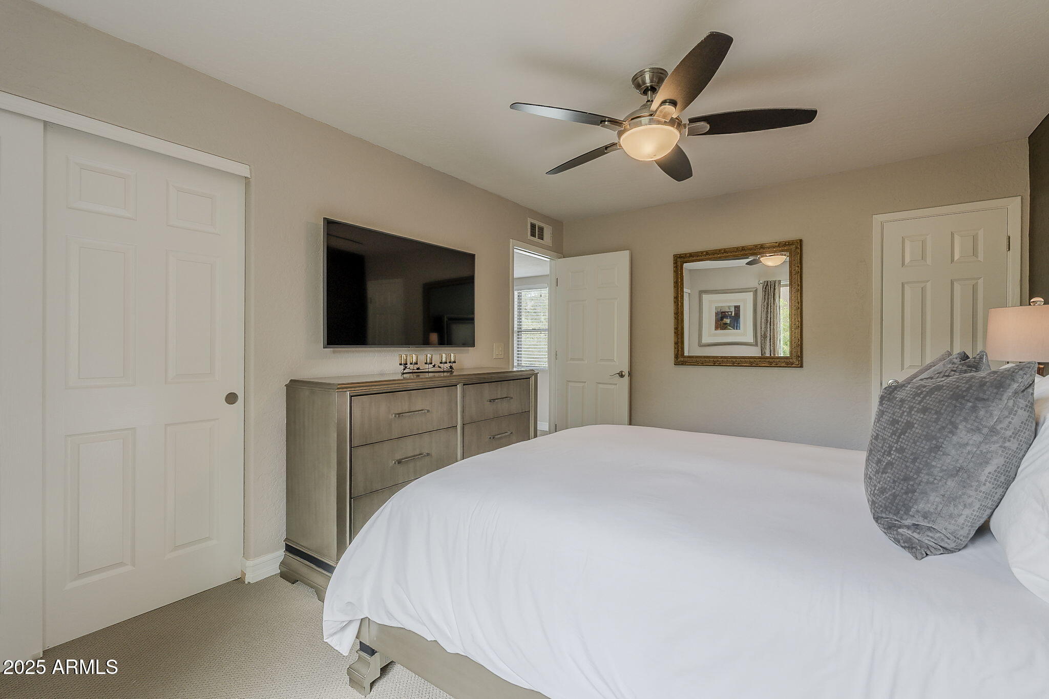 10409 N 10TH Street, 1