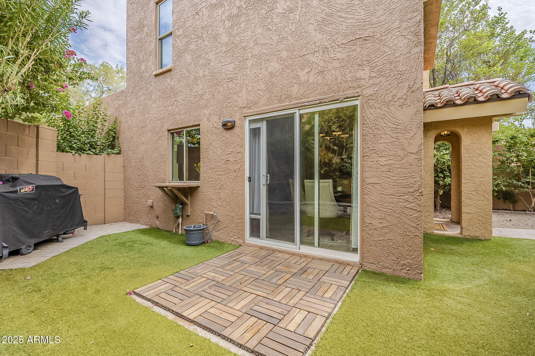 10409 N 10TH Street, 1