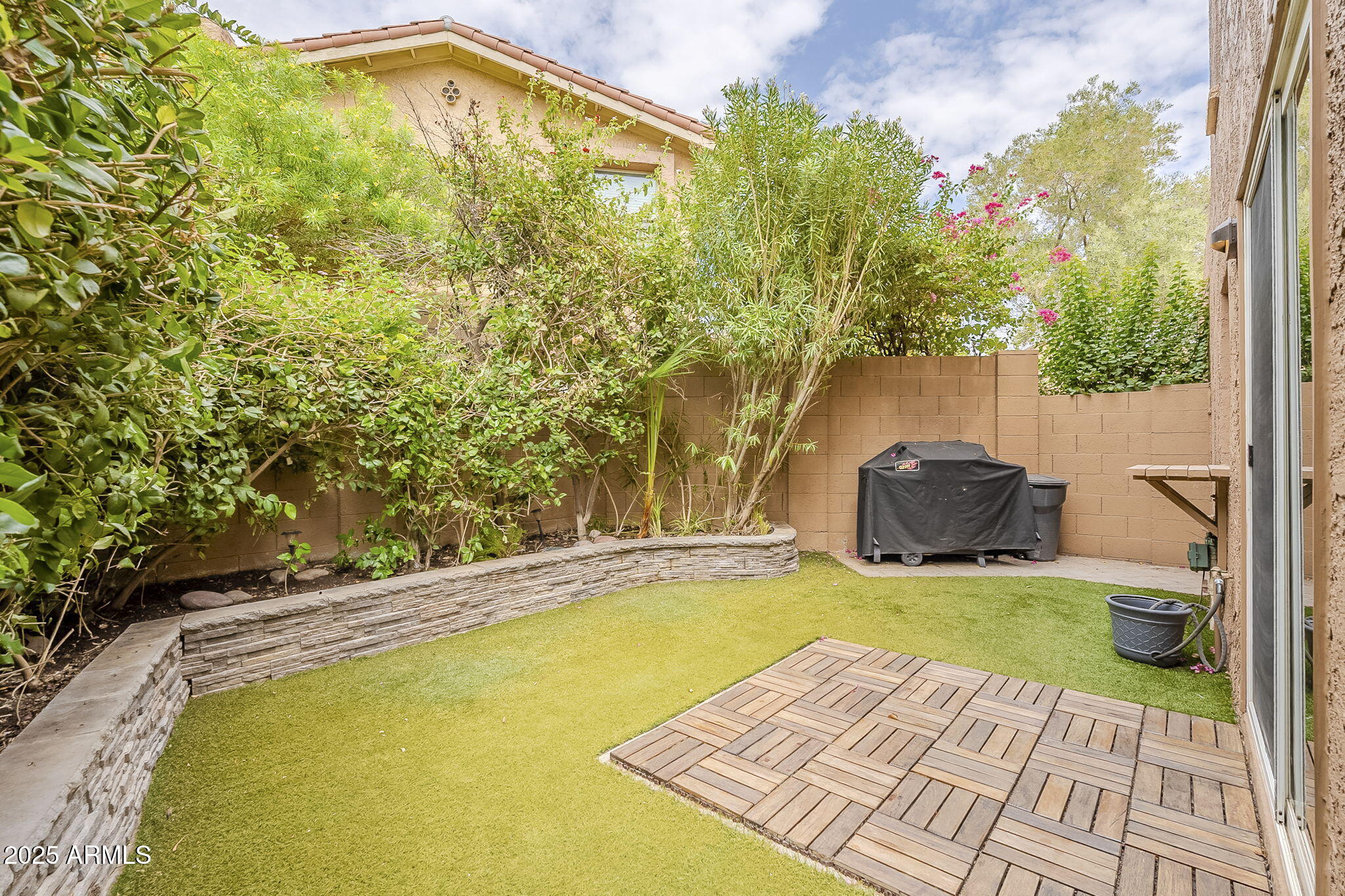 10409 N 10TH Street, 1