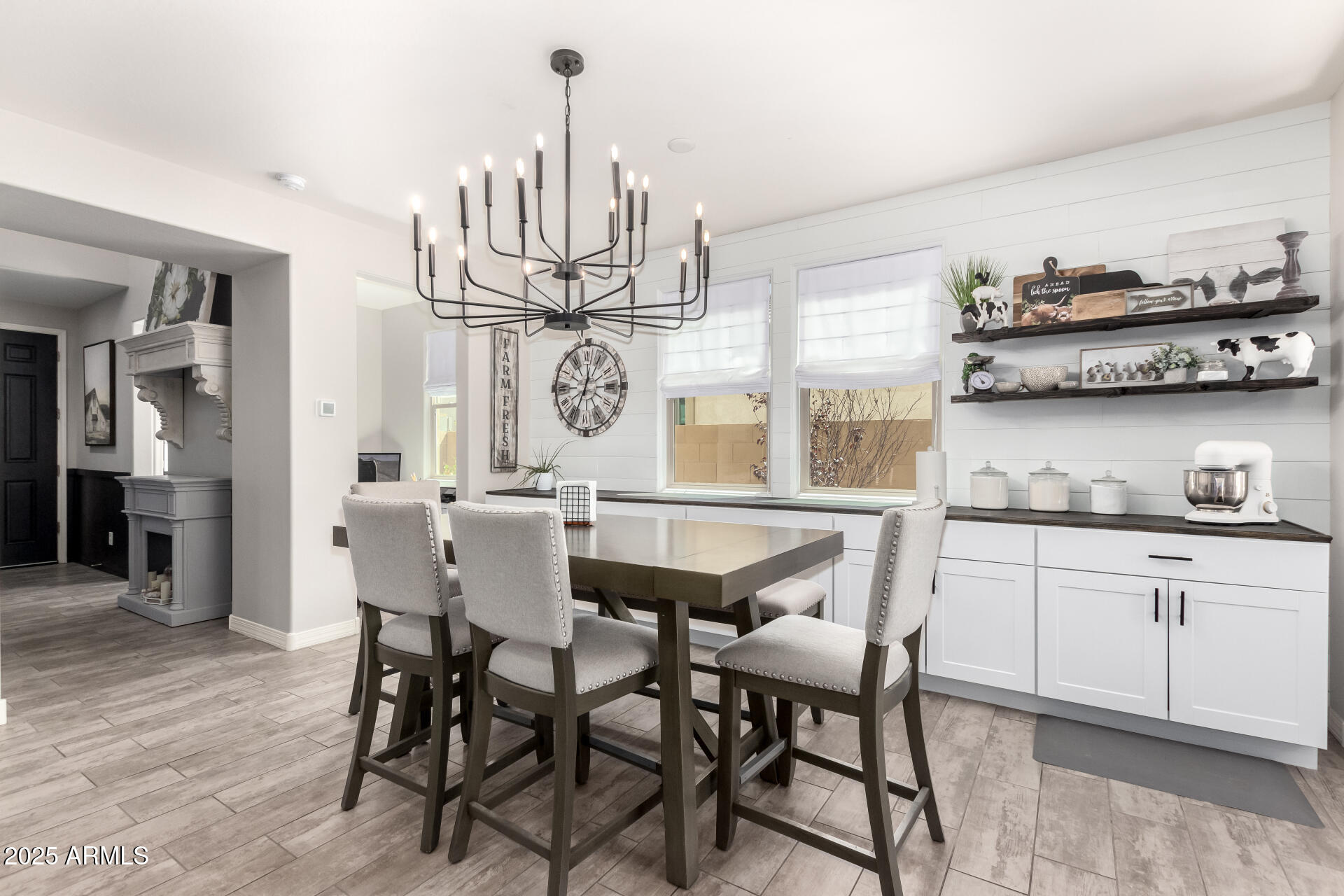 10043 W FOOTHILL Drive